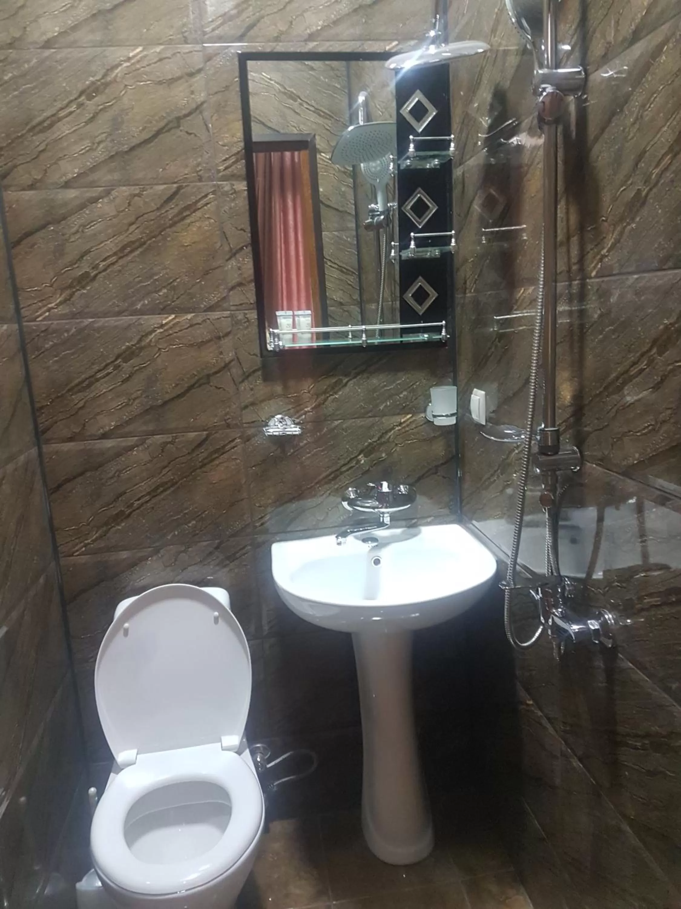 Bathroom in Hotel LEADER