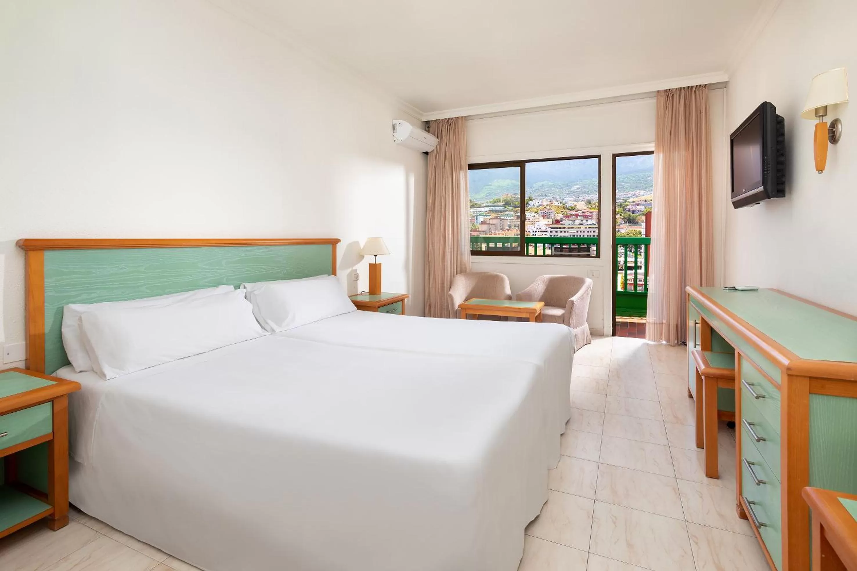 Photo of the whole room, Bed in Sol Puerto de la Cruz Tenerife