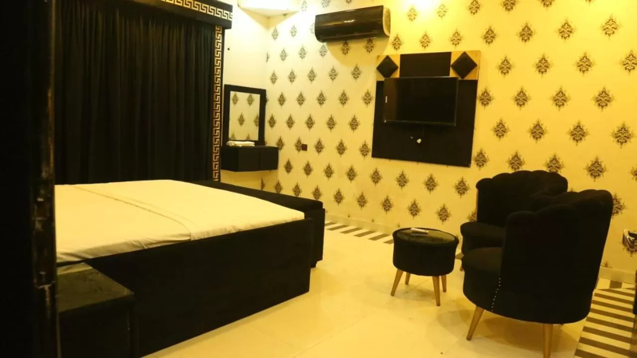 HOTEL DE SMART Multan