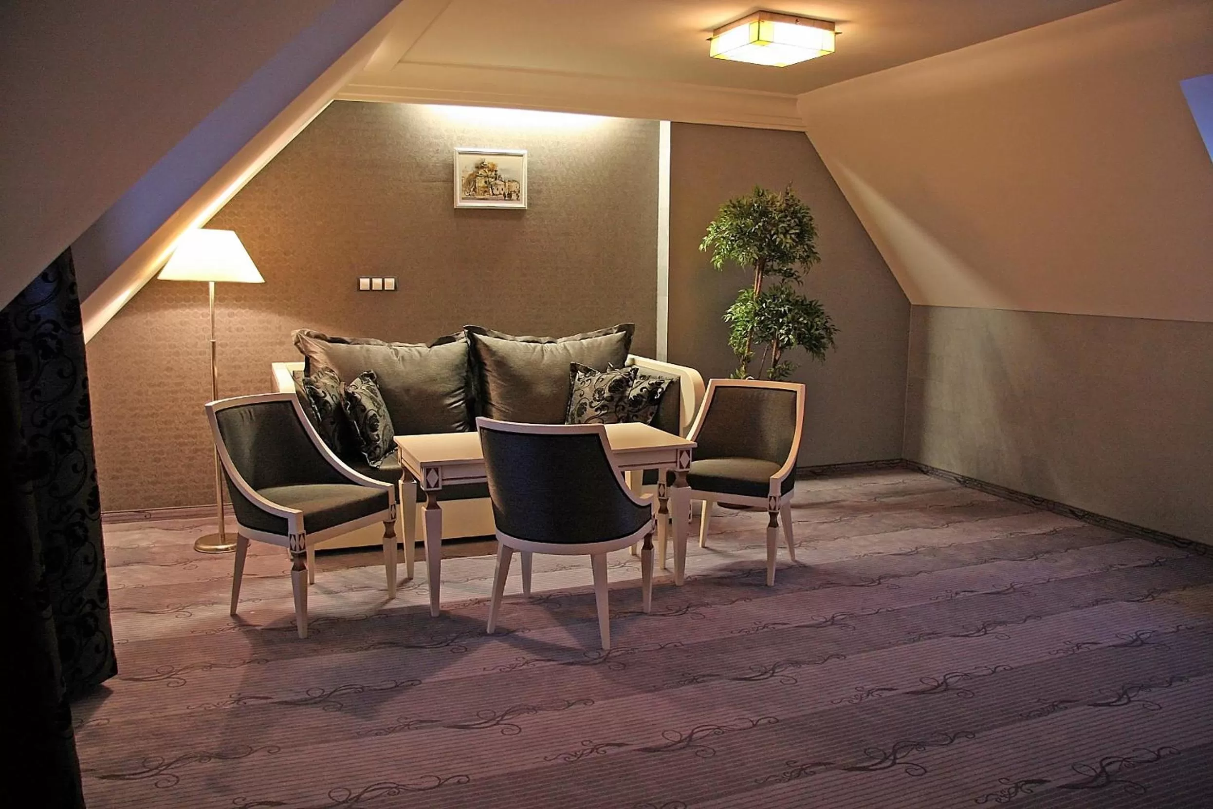 Seating area in Hotel Wawel