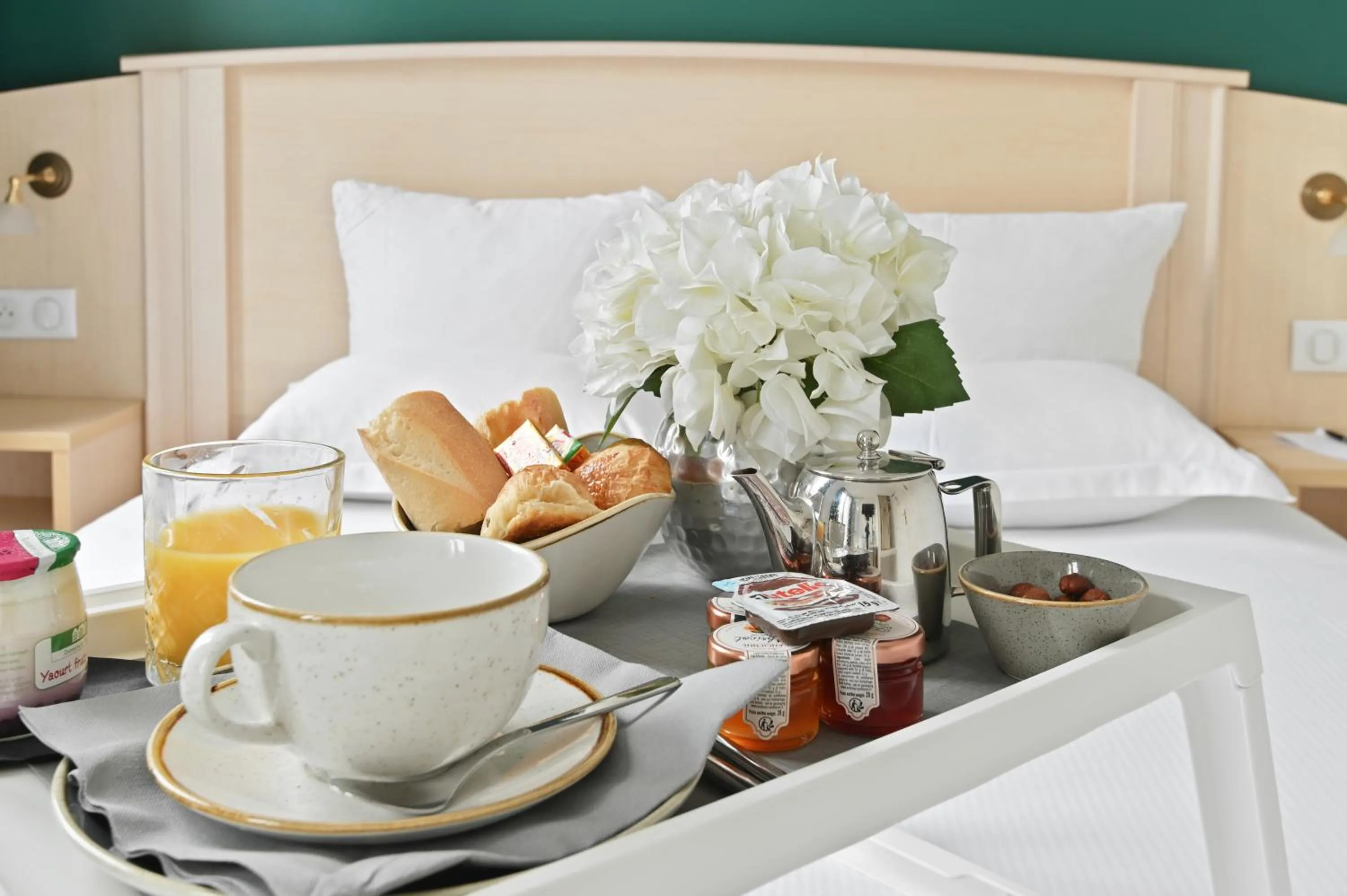 Breakfast, Bed in Hotel Elysees Opera