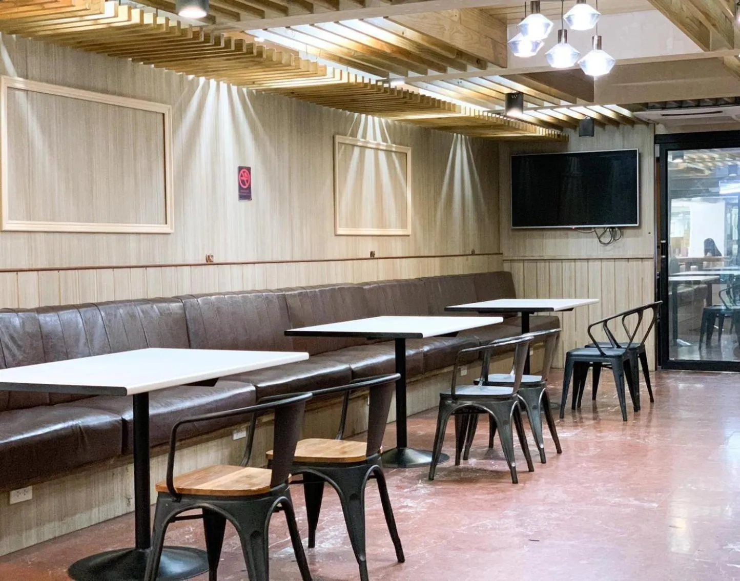 Restaurant/places to eat in Watana Hotel