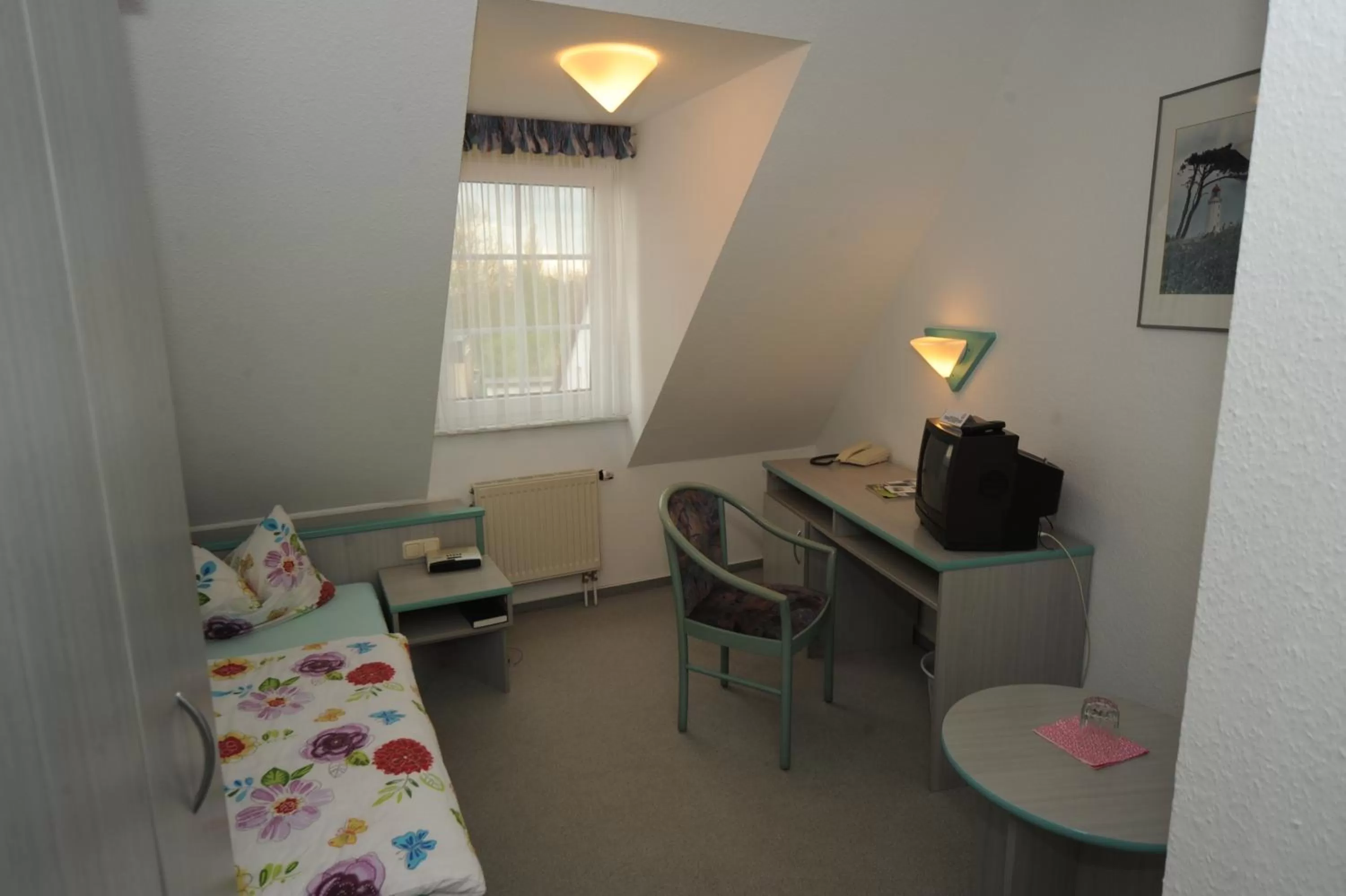 Photo of the whole room, TV/Entertainment Center in Hotel Am Markt