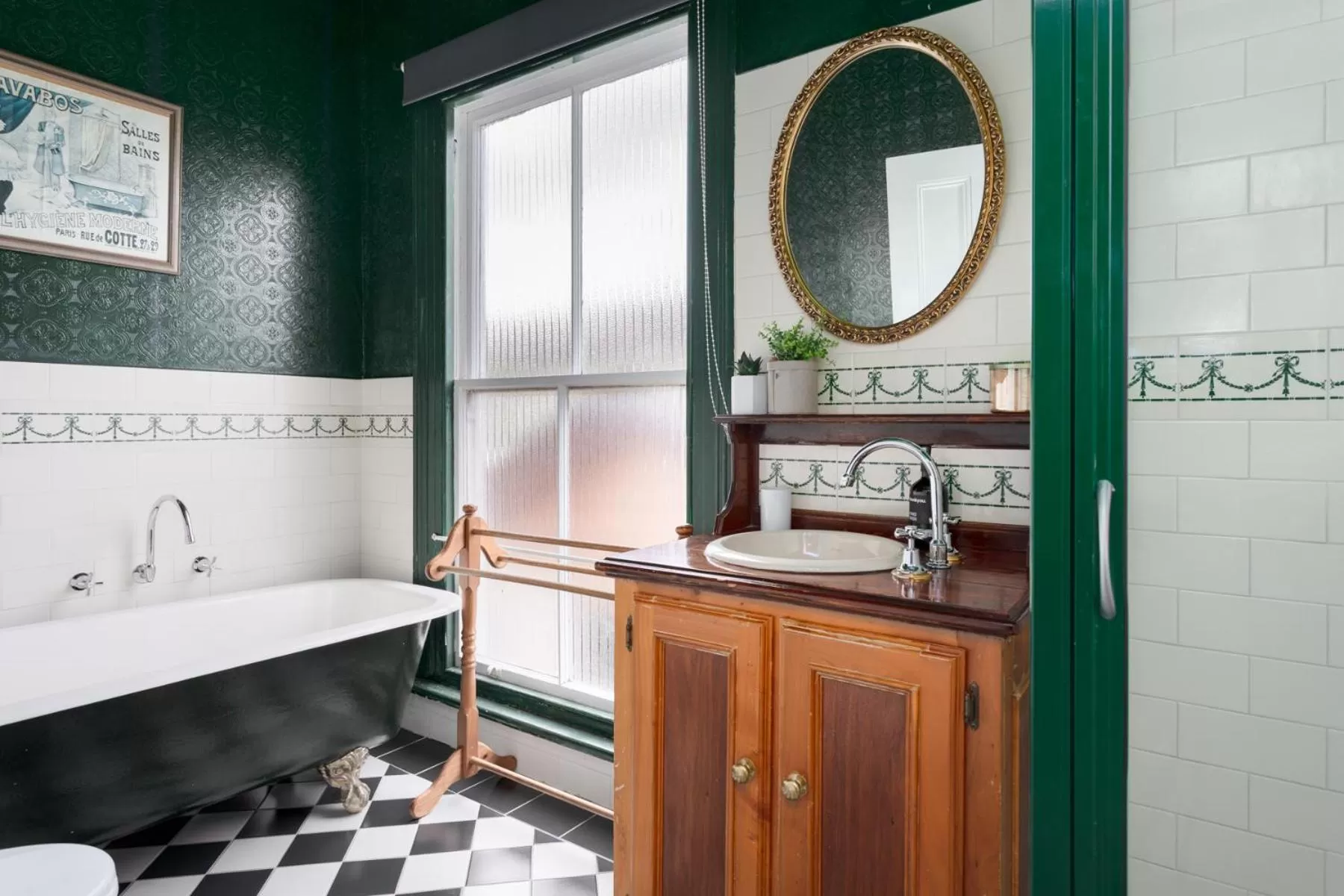 Bathroom in The Dragonfly Inn