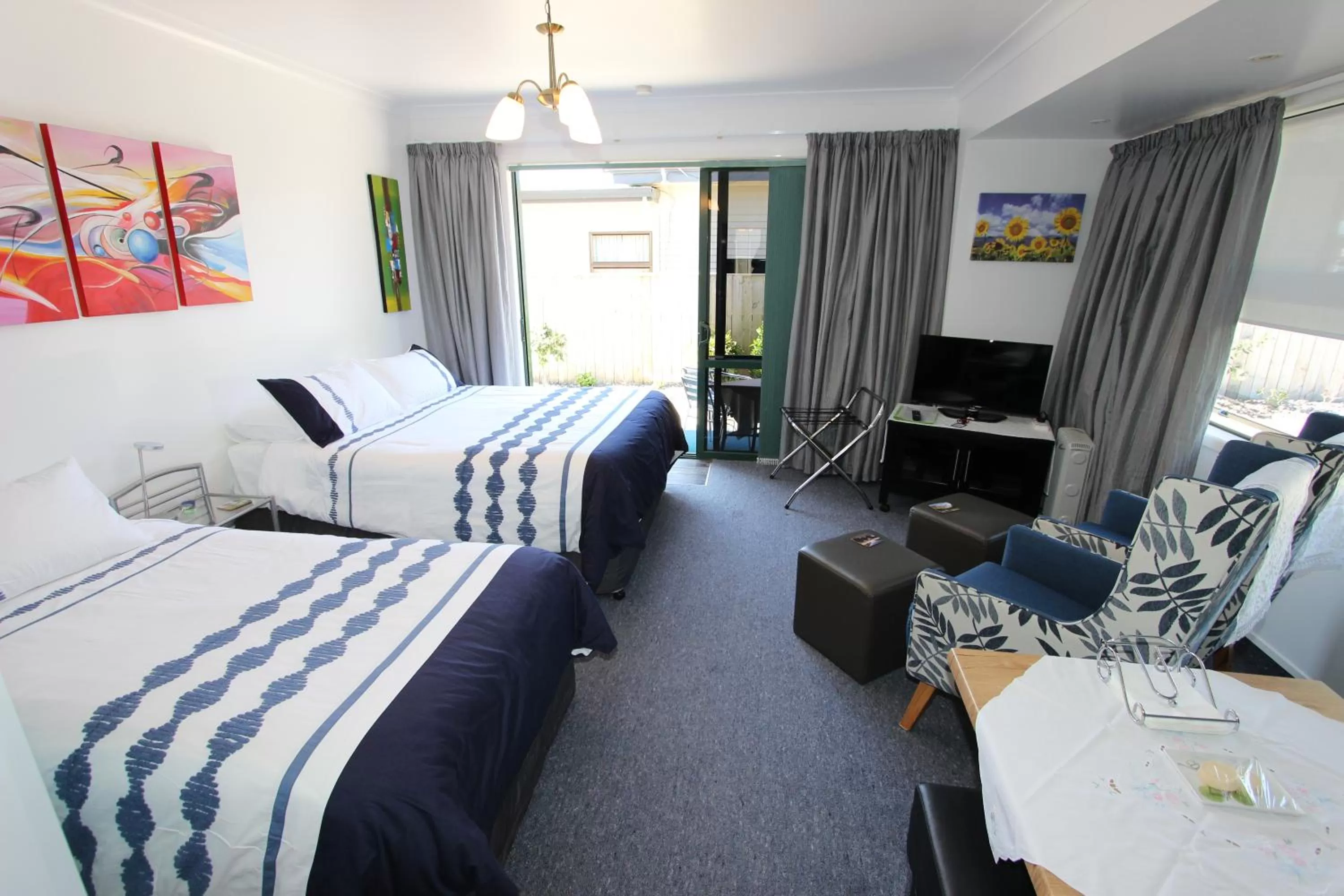 Bed in EMotel Napier