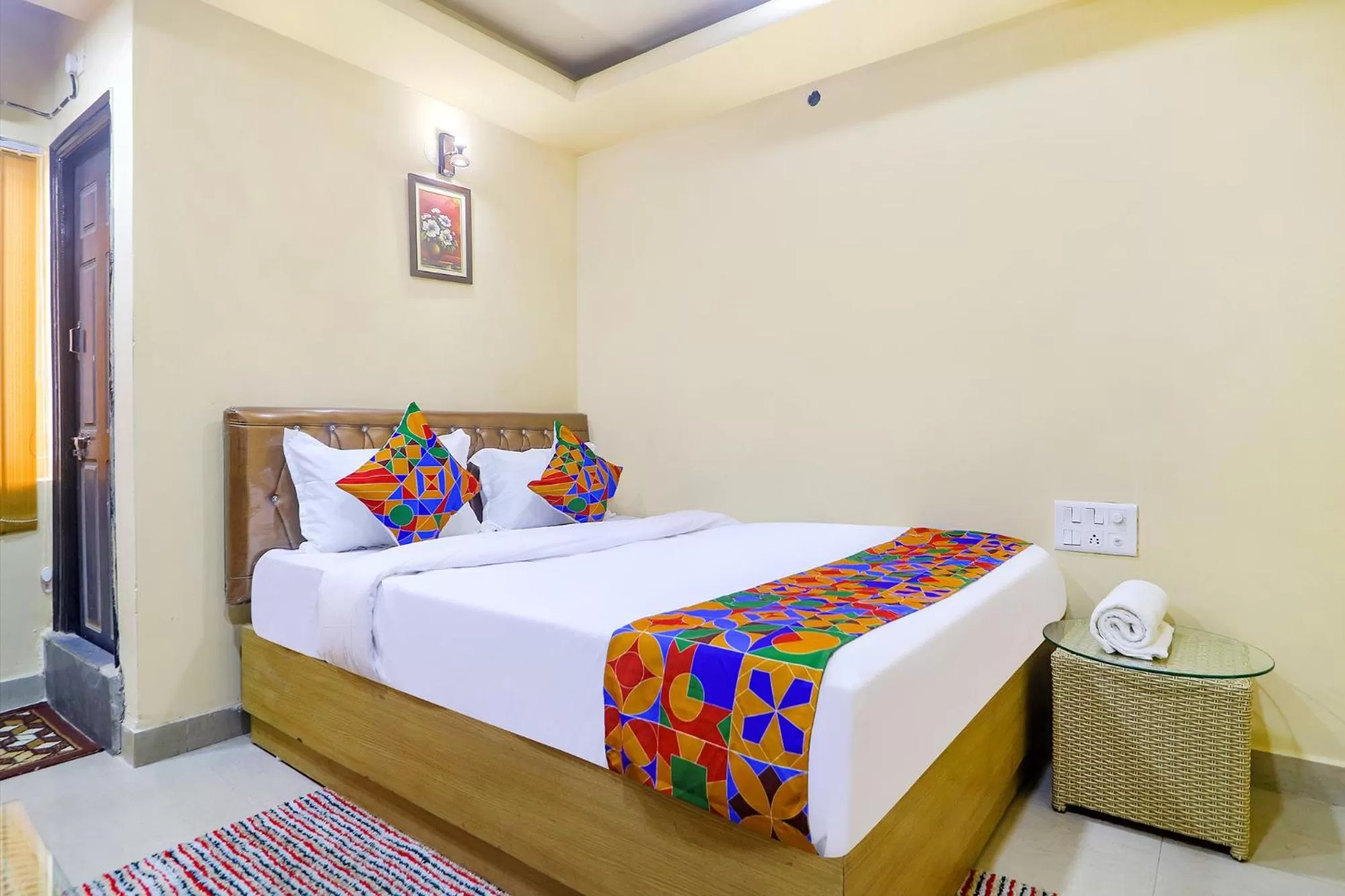 Communal lounge/ TV room, Bed in FabHotel Fortune Grand - Nr Lakdikapul Metro Station