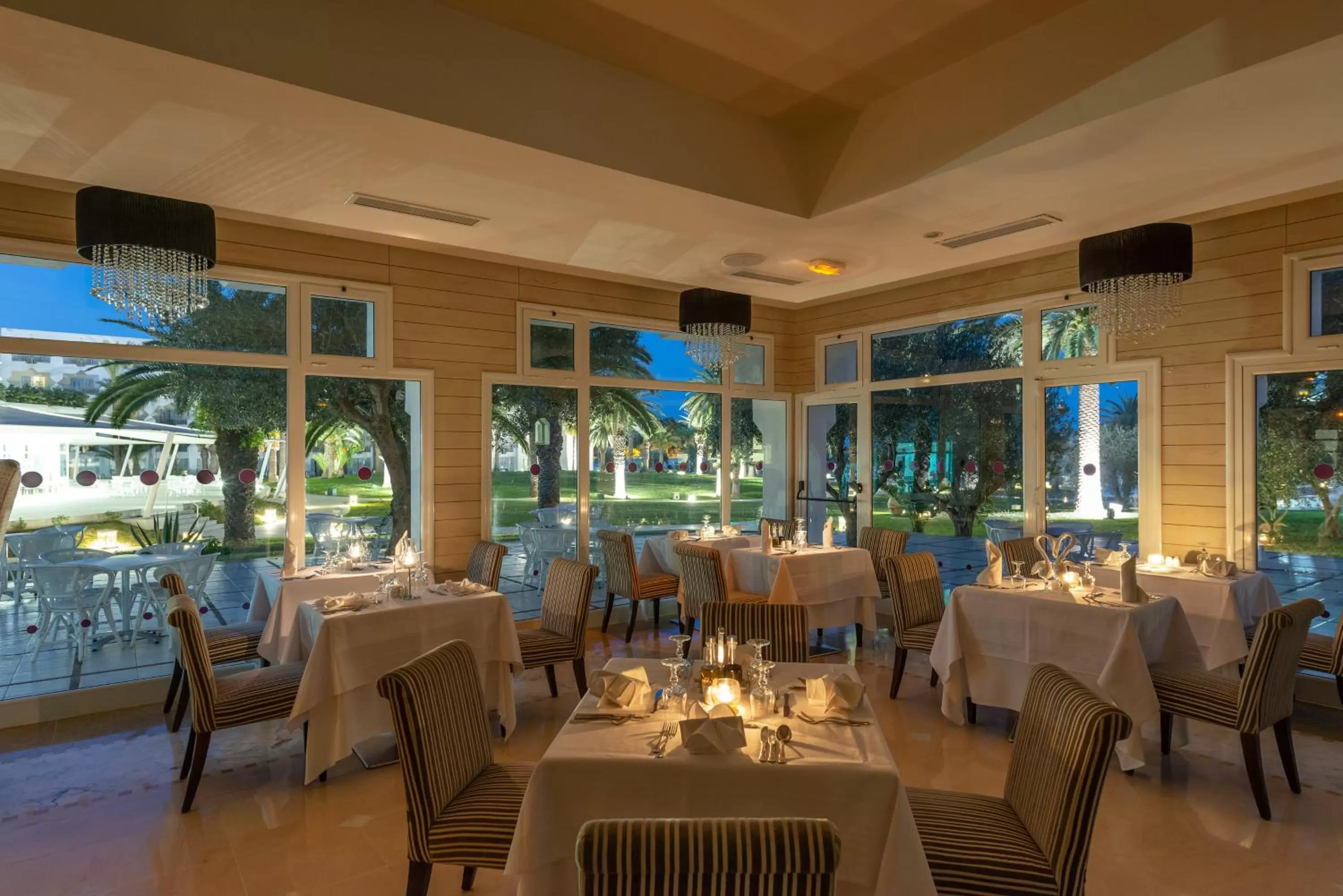 Restaurant/places to eat in Tour Khalef