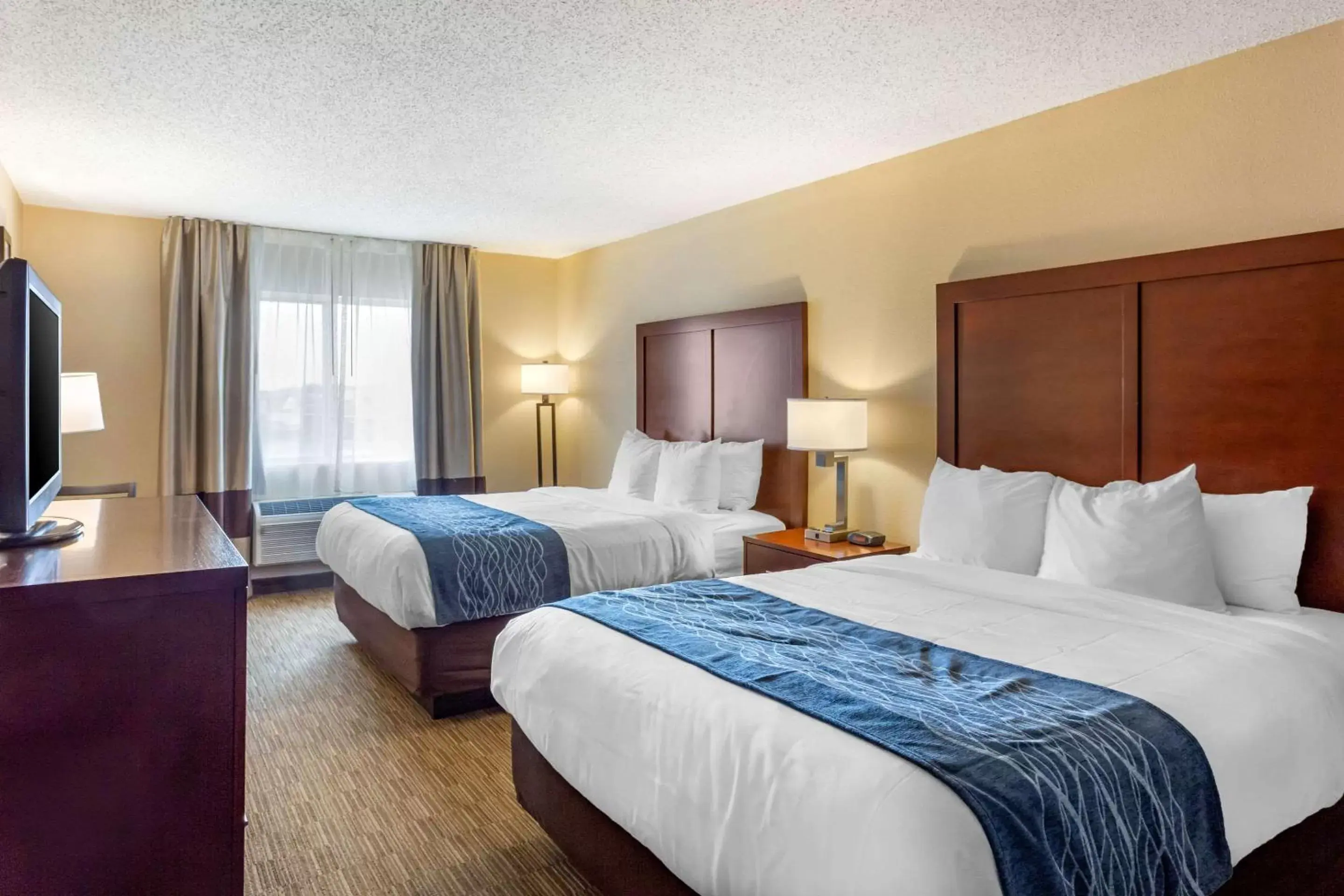 Queen Room with Two Queen Beds - Non-Smoking in Comfort Inn Rockford near Casino District Queen Room with Two Queen Beds - Non-Smoking in Comfort Inn Rockford near Casino District