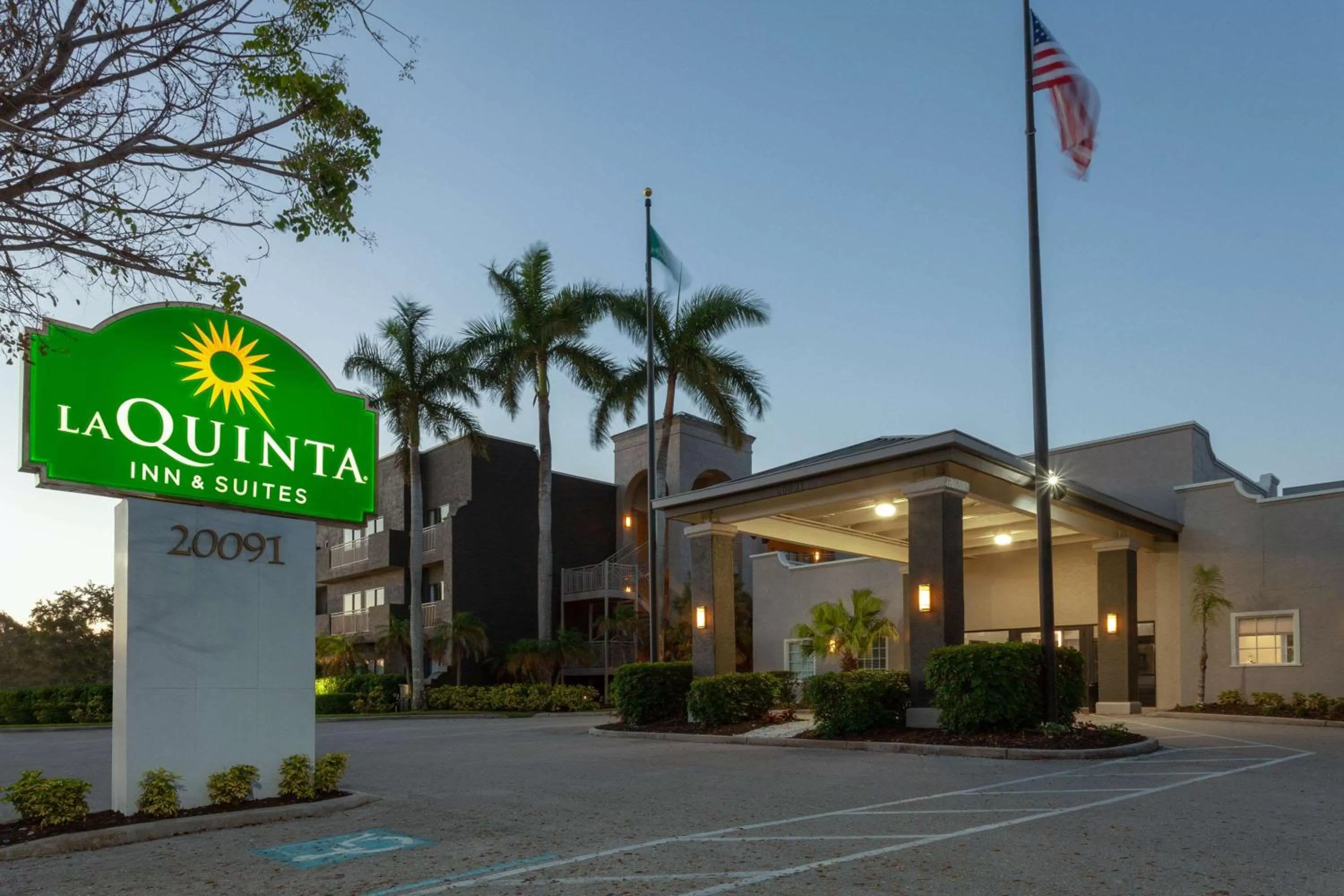 Property building in La Quinta by Wyndham Ft. Myers - Sanibel Gateway
