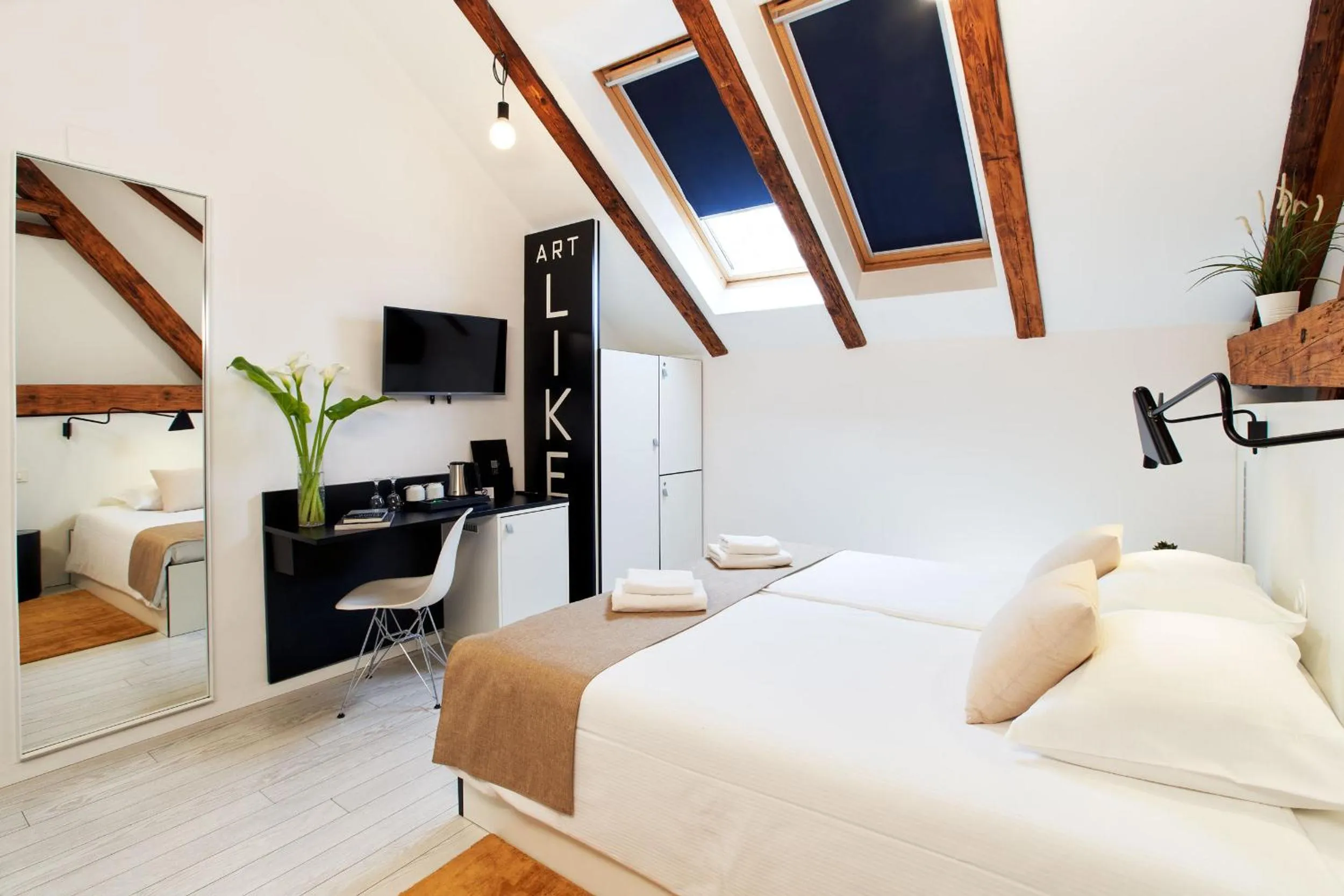 Bed in Art Hotel Like