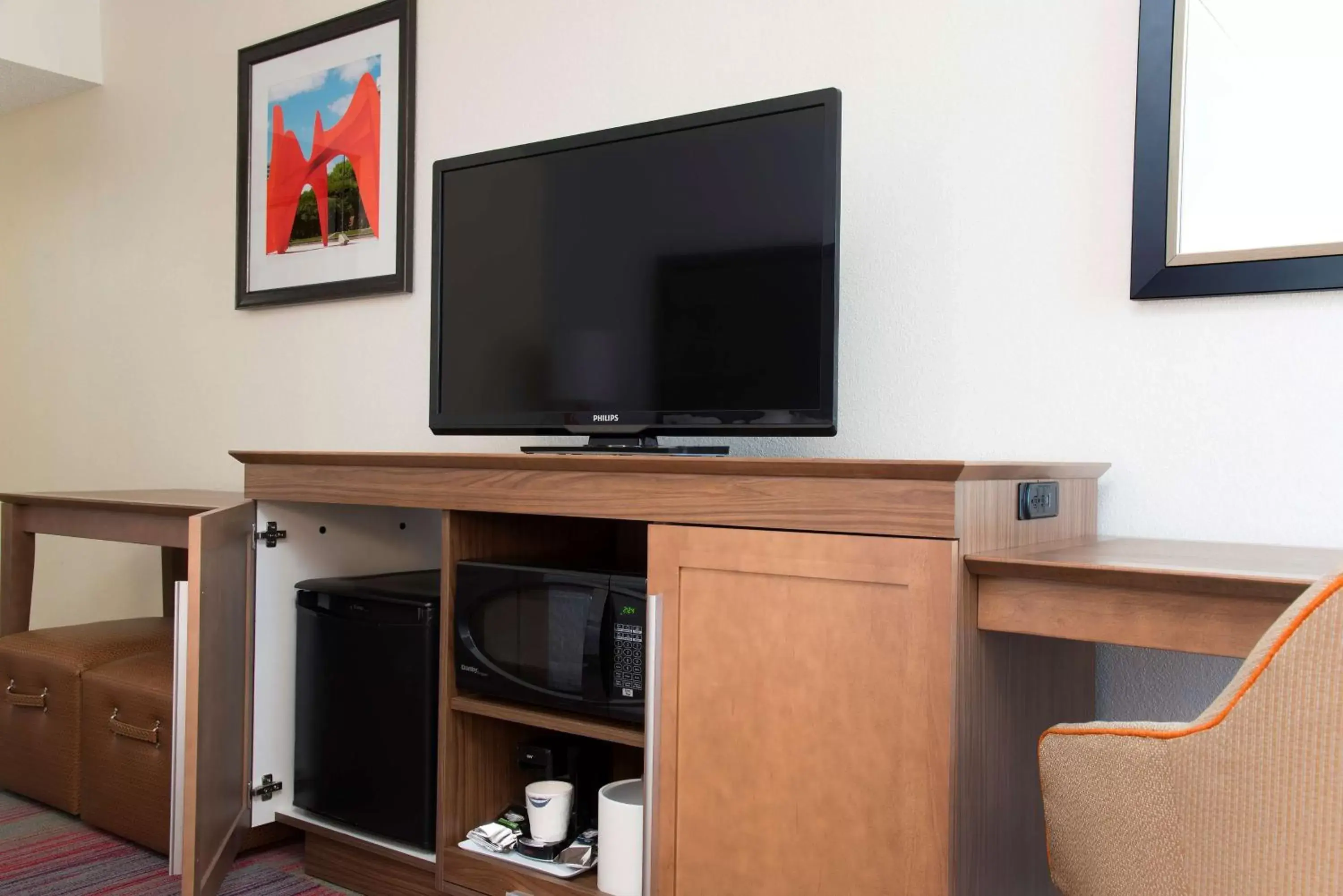 King Room with Sofa Bed and Study - Non-Smoking in Hampton Inn Grand Rapids-South King Room with Sofa Bed and Study - Non-Smoking in Hampton Inn Grand Rapids-South