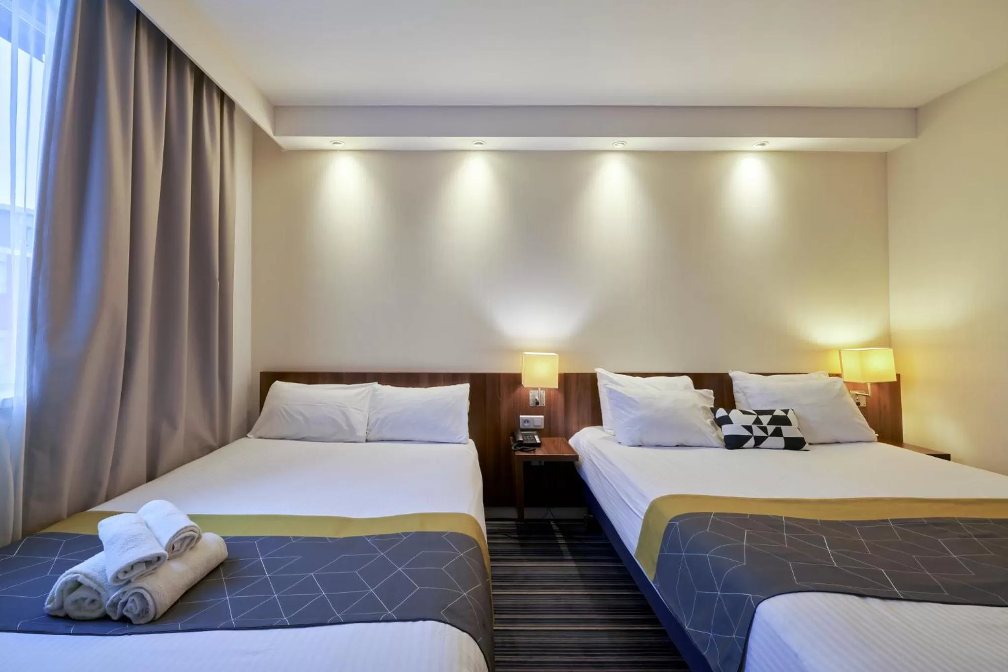 Photo of the whole room, Bed in Holiday Inn Express Strasbourg Centre by IHG