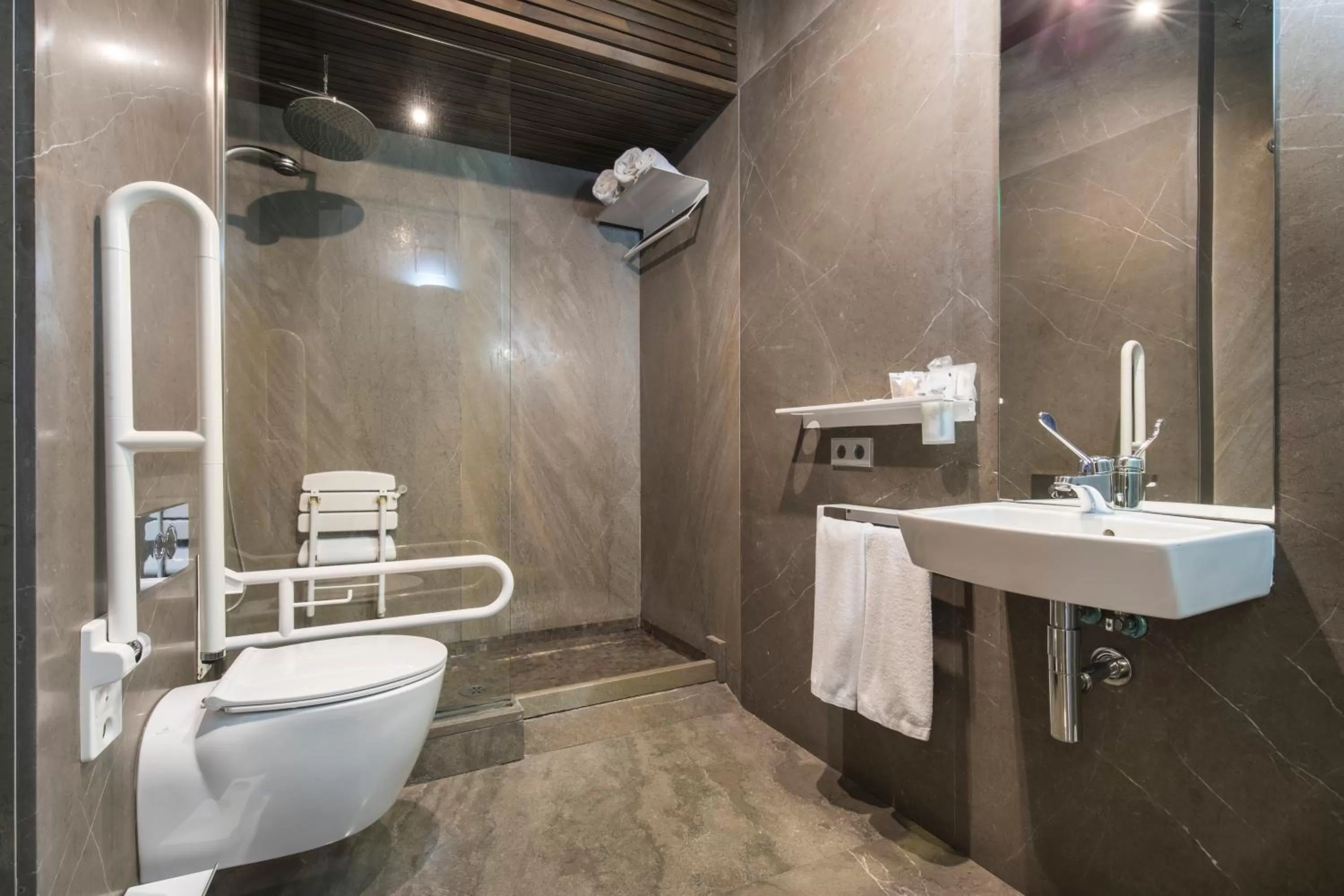 Bathroom in Shine Albayzín