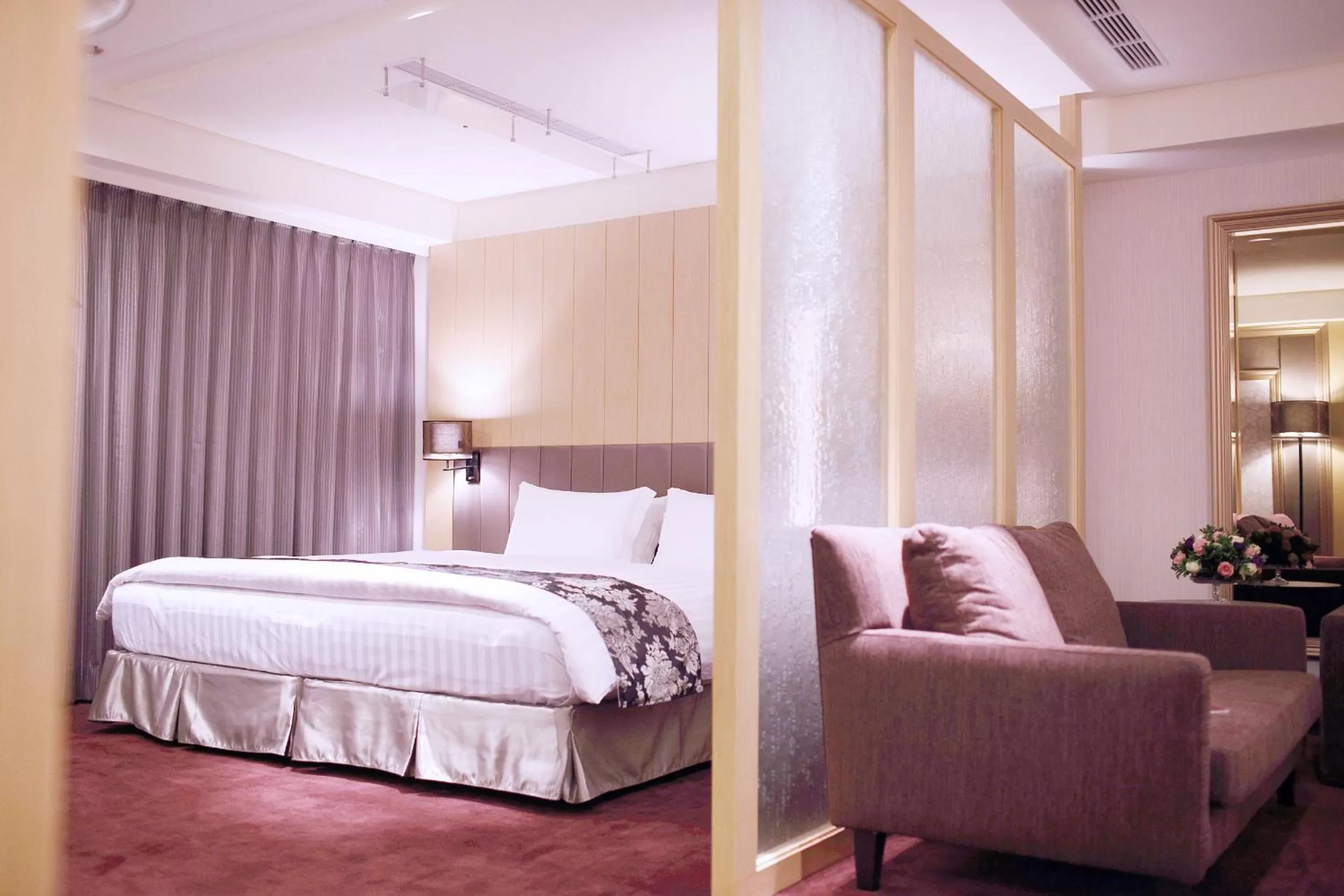 Living room, Bed in Maison de Chine Chao Yin Building