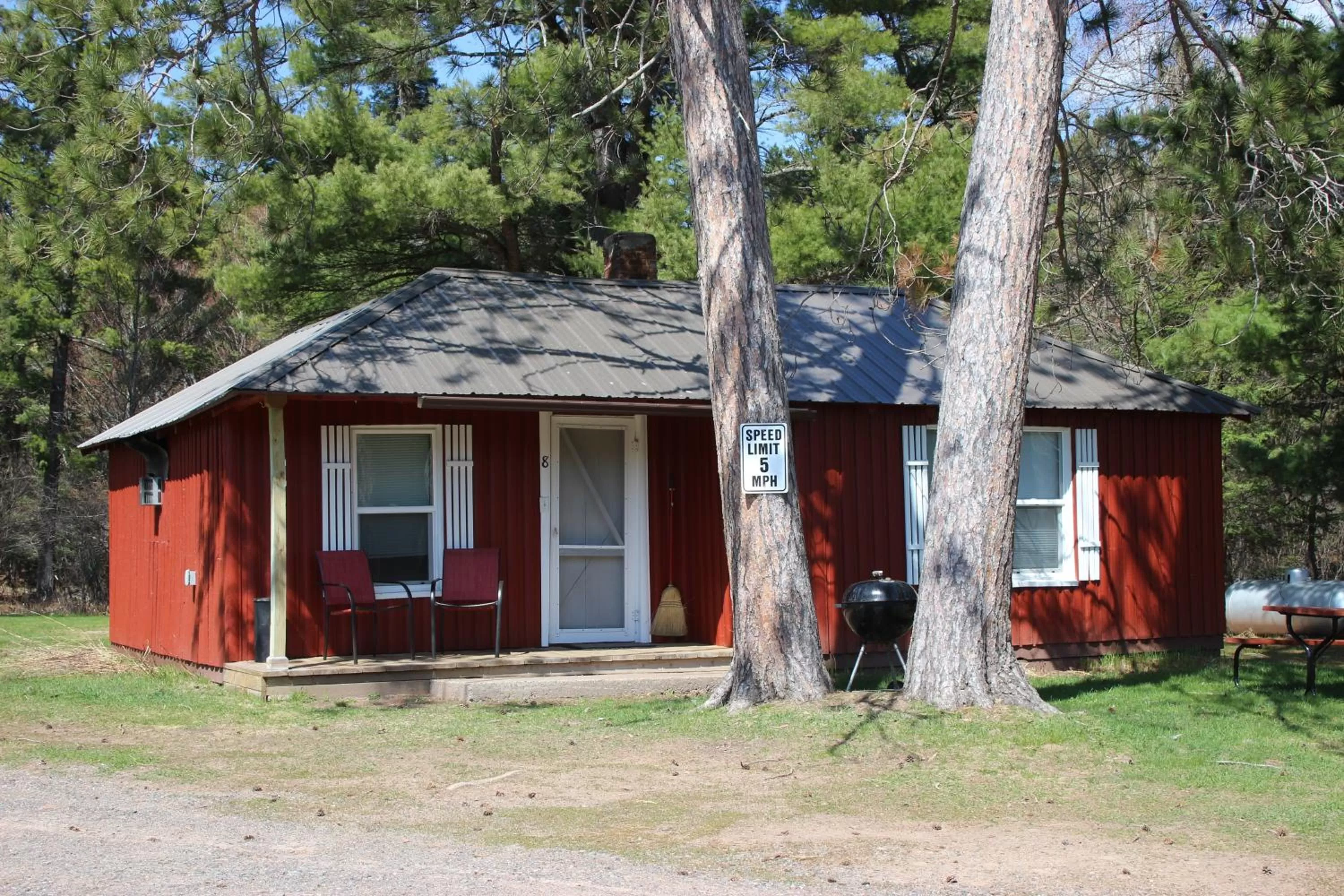 Facade/entrance in Two Rivers Motel and Cabins of Kenton, MI