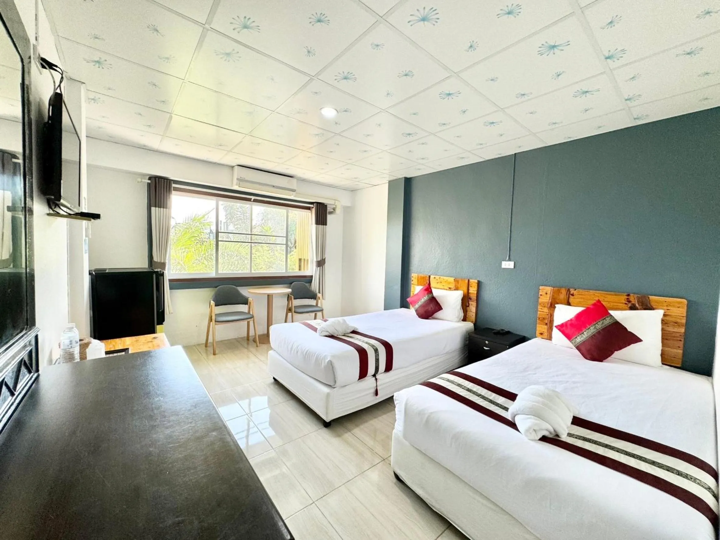 TV and multimedia, Bed in Diamond de pai