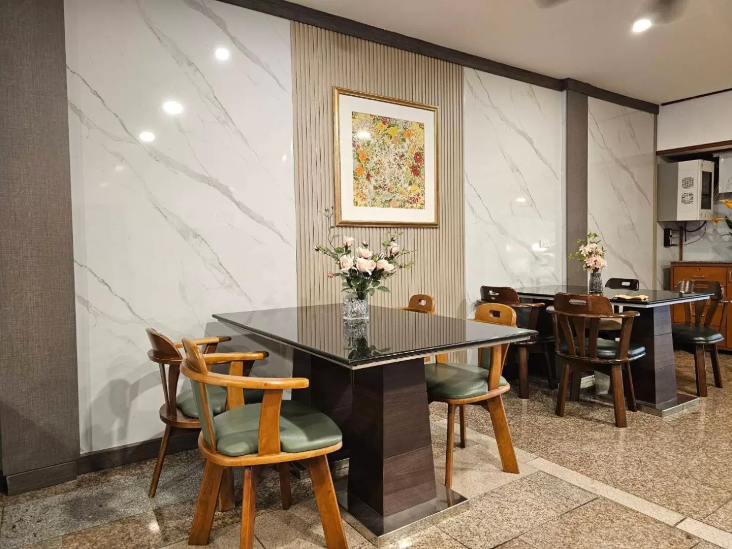 Restaurant/Places to Eat in Dynasty Inn