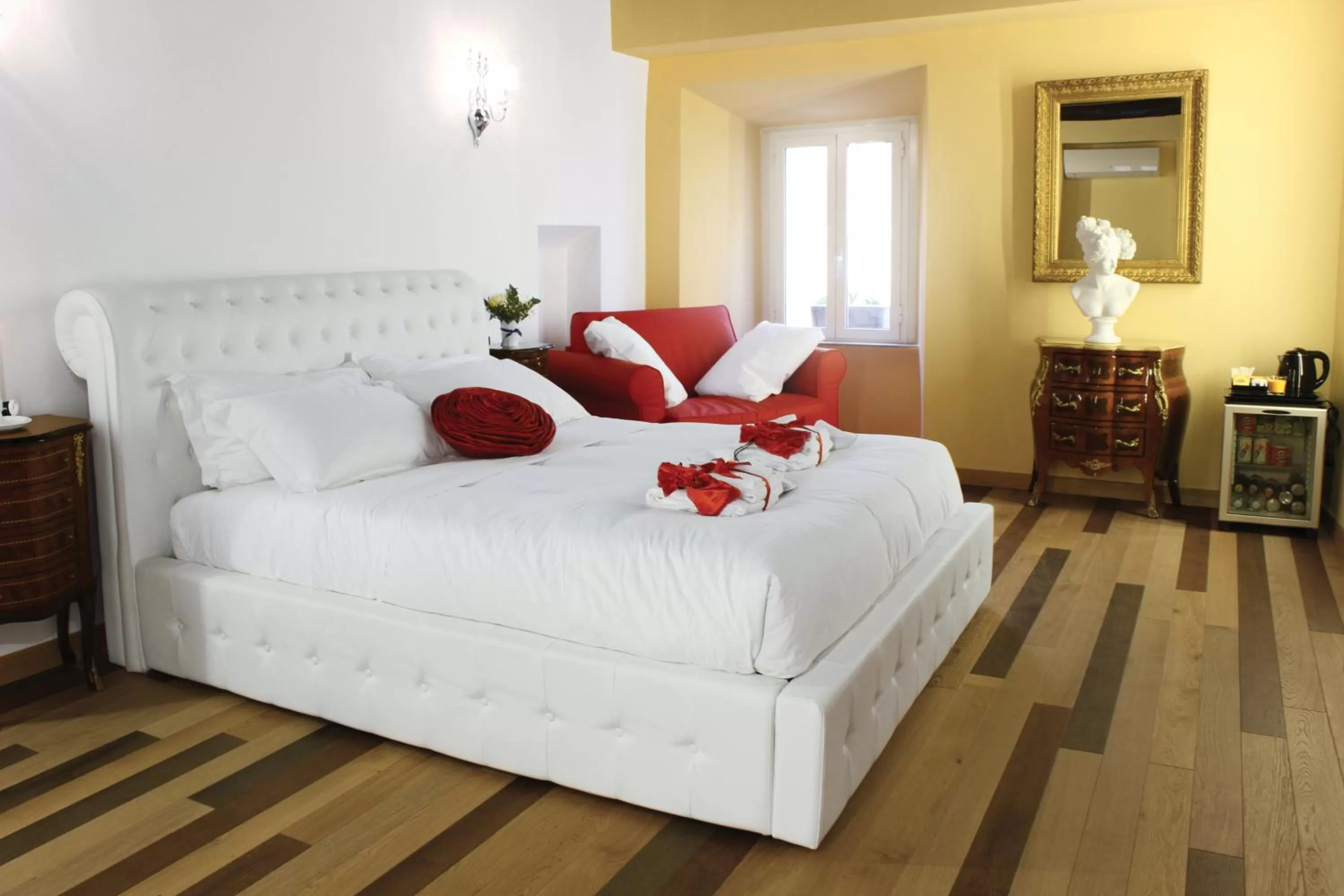 Decorative detail, Bed in Hub Navona