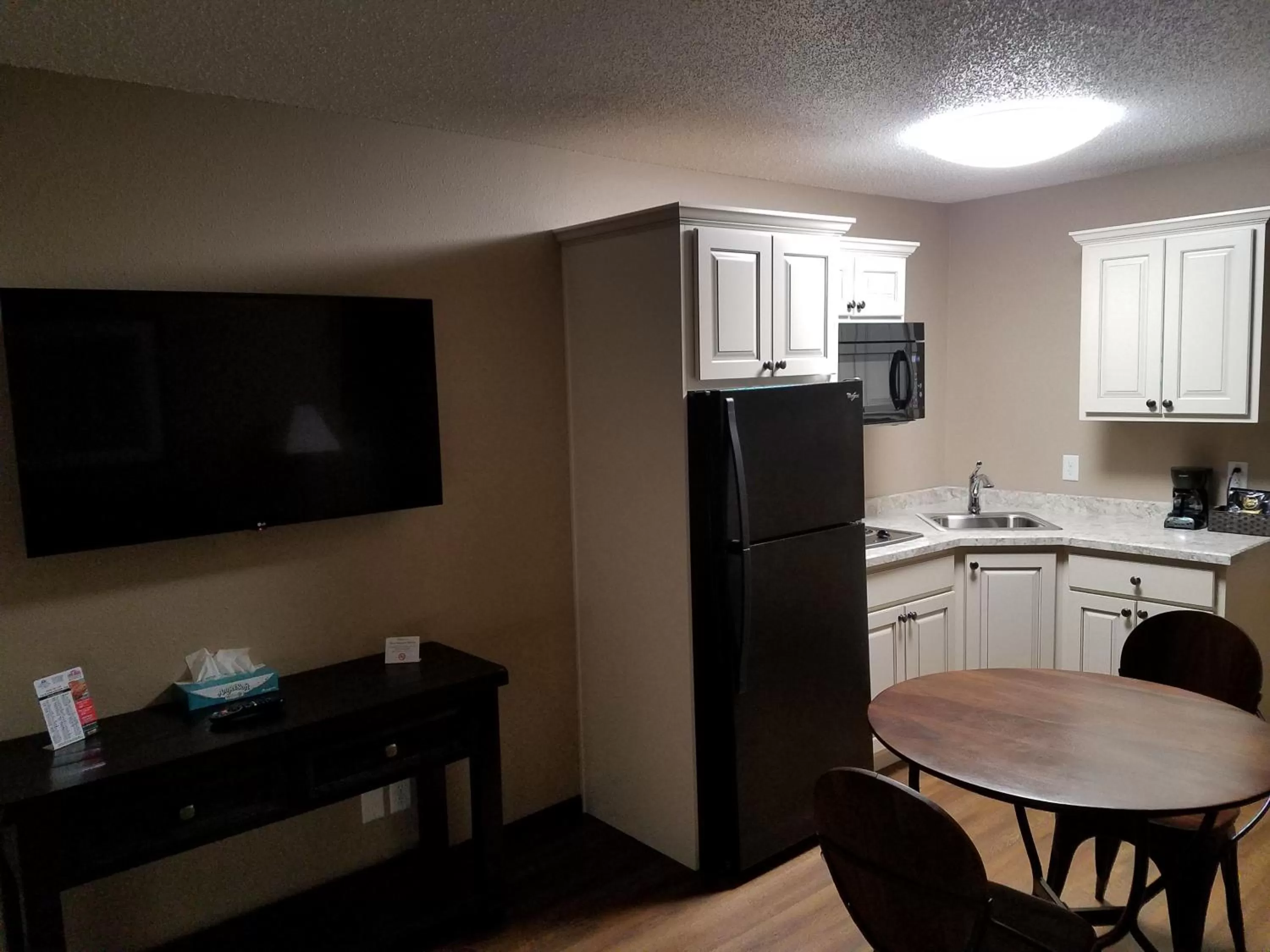 Kitchen or kitchenette in Americas Best Value Inn and Suites Bismarck