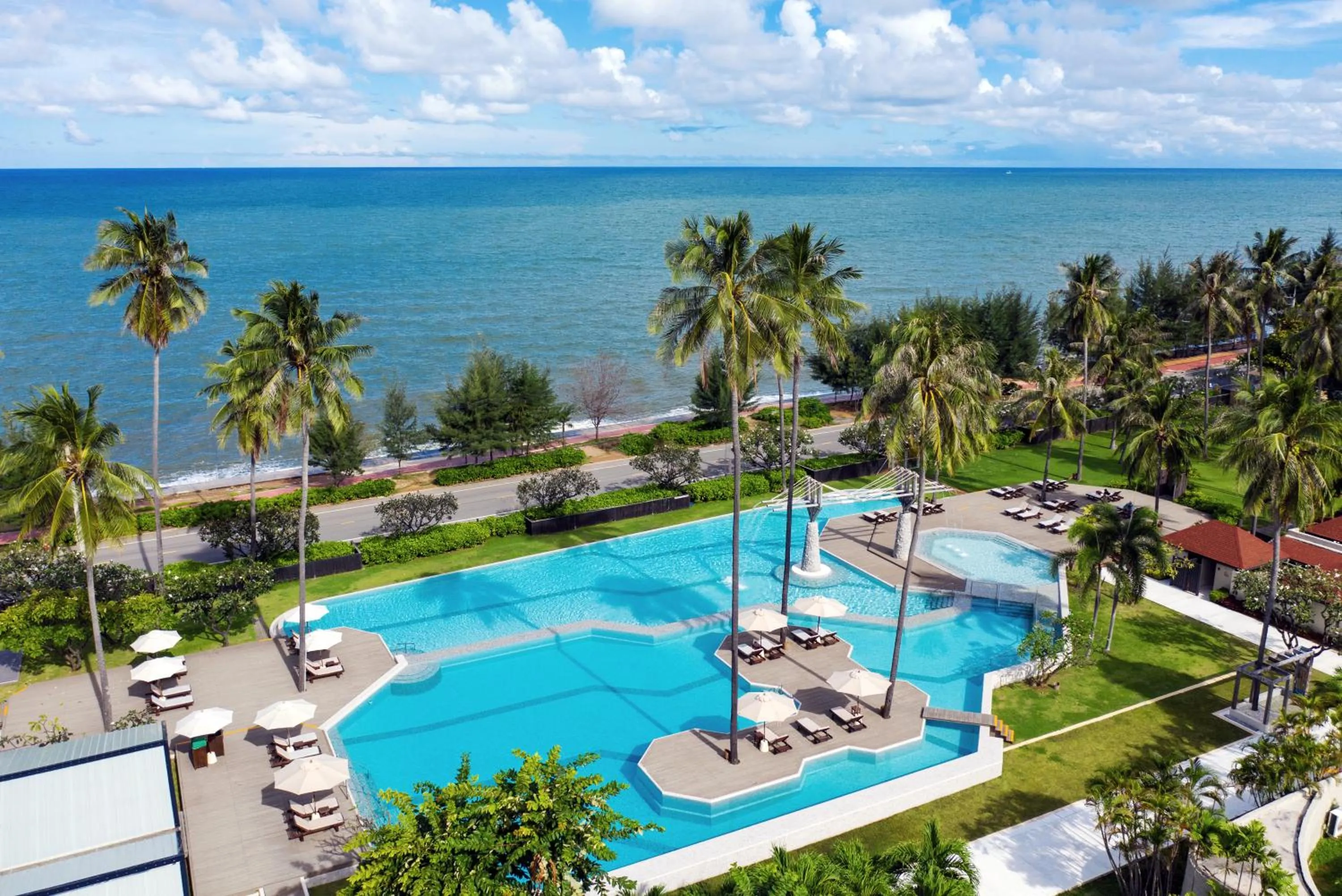 Swimming pool in Wyndham Hua Hin Pranburi Resort & Villas