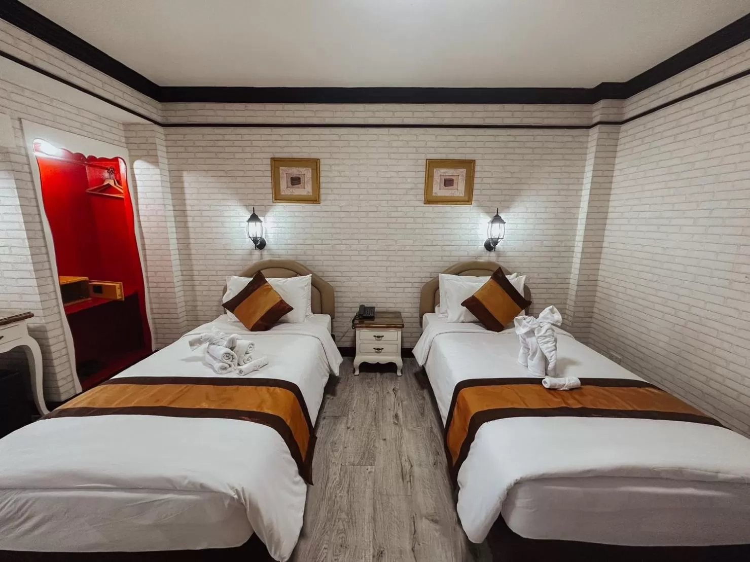 Bed in Hotel De Khuvieng