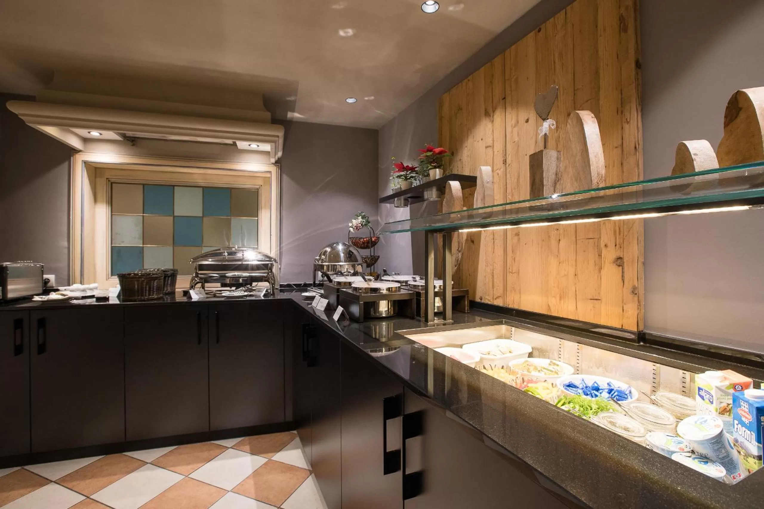 Buffet breakfast in Alpenhotel Tirolerhof