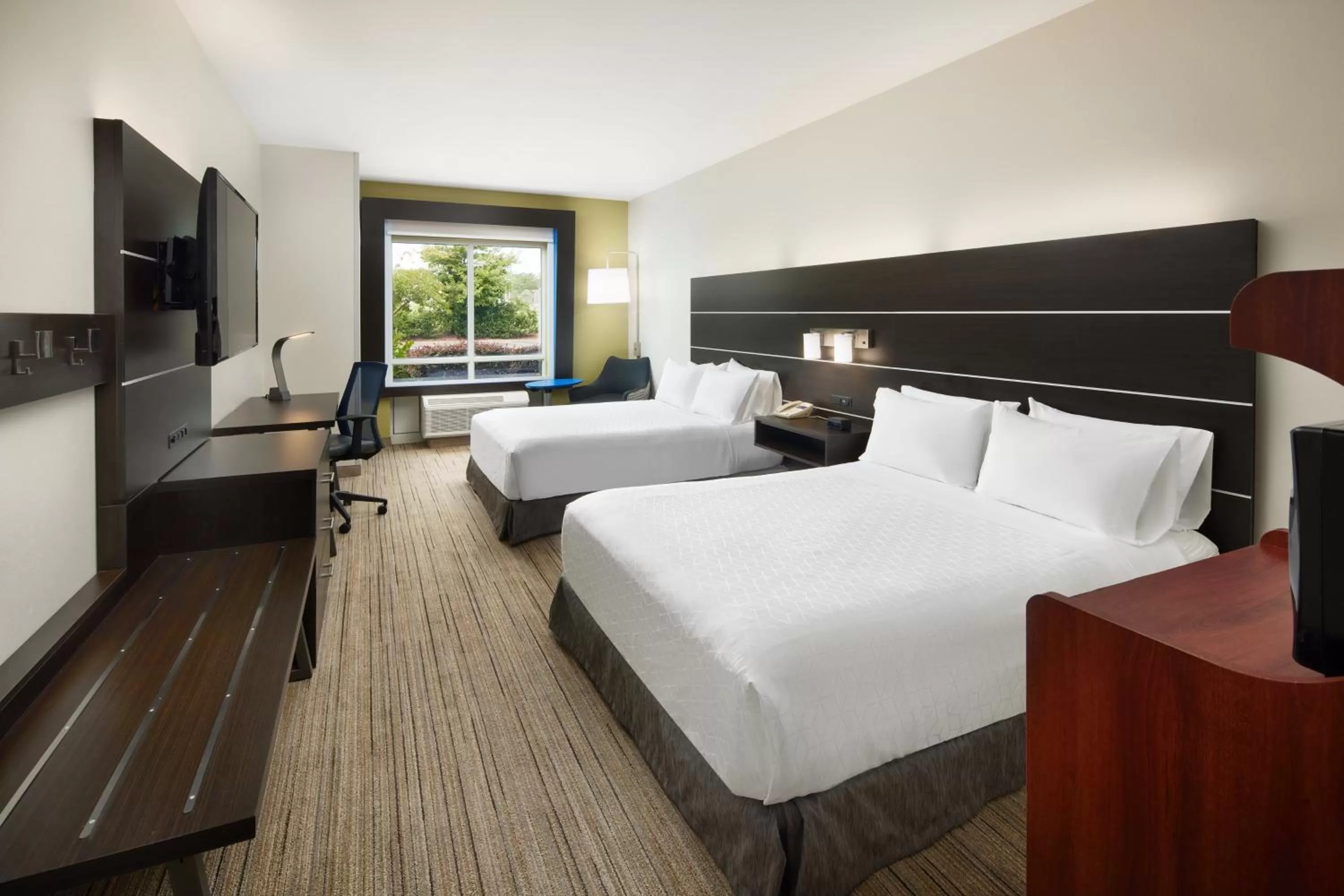 Photo of the whole room, Bed in Holiday Inn Express & Suites - Valdosta by IHG