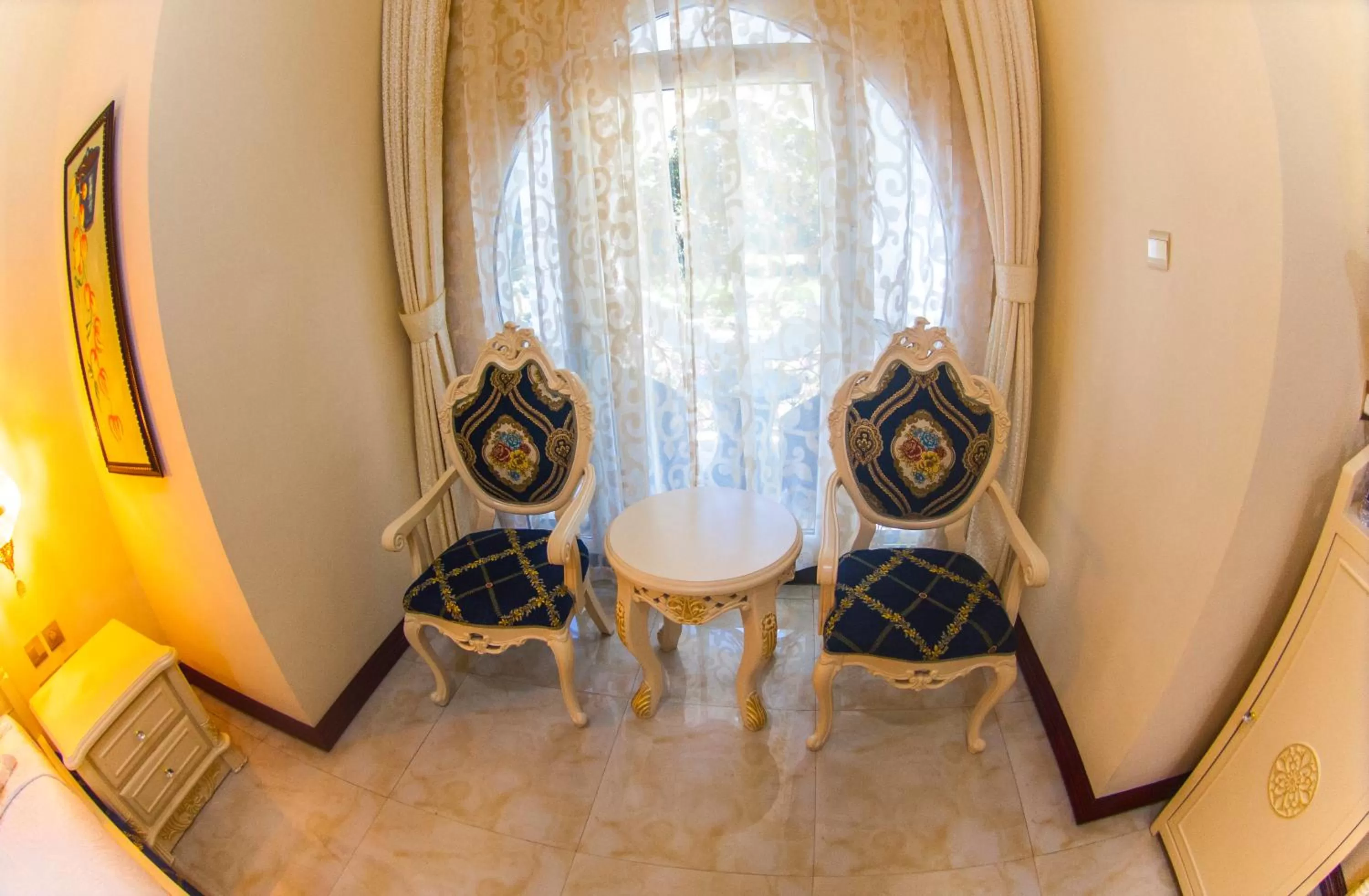 Seating area in Madinat Al Bahr Business & Spa Hotel