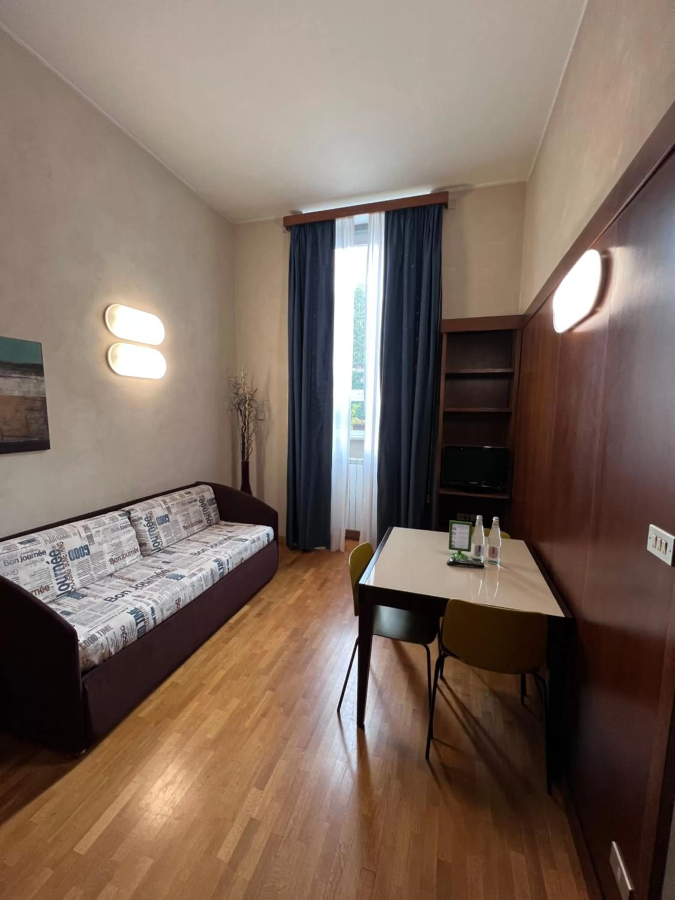 Seating area, Bed in Residence Star