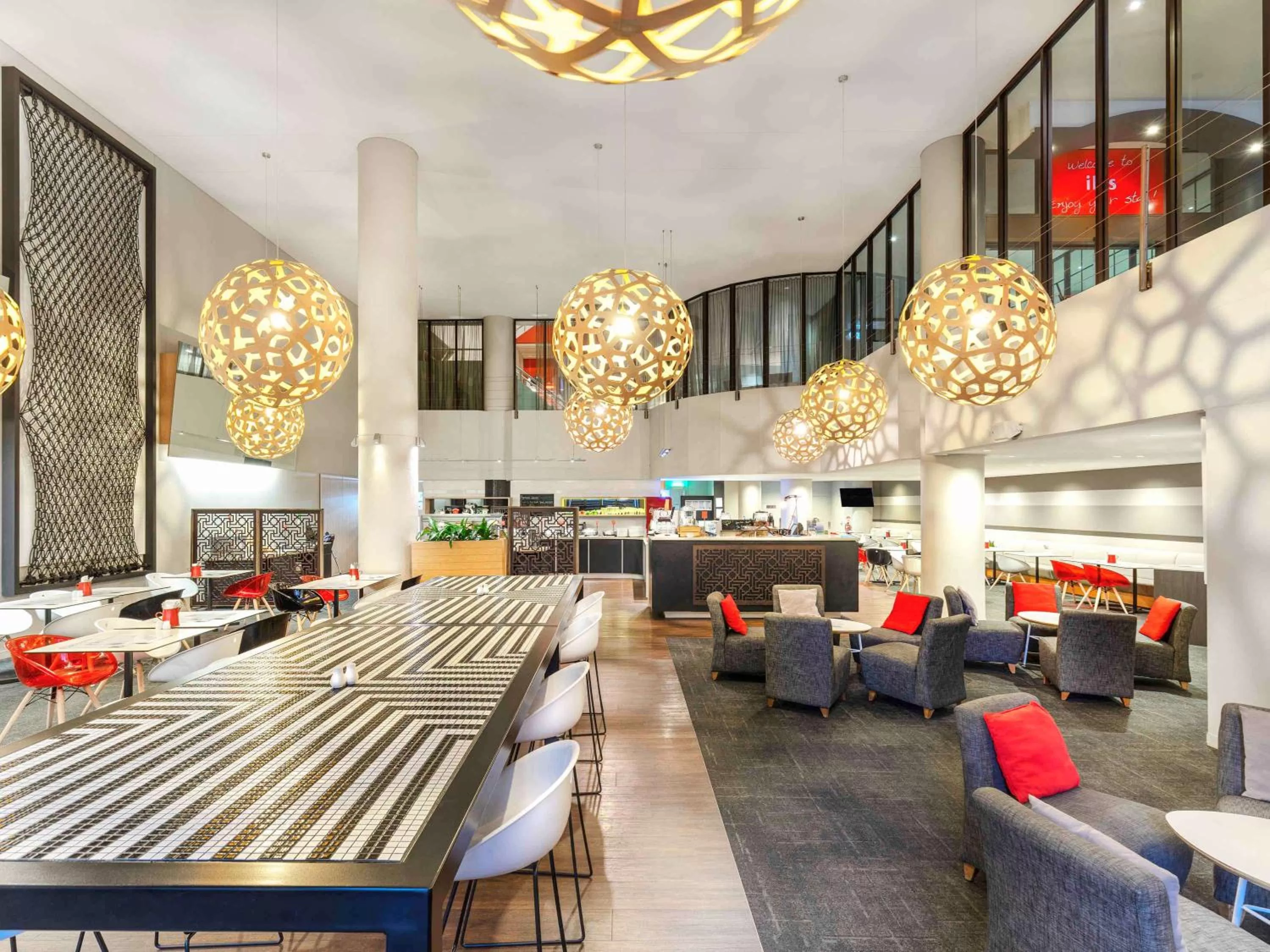 Restaurant/places to eat in ibis Melbourne Hotel and Apartments