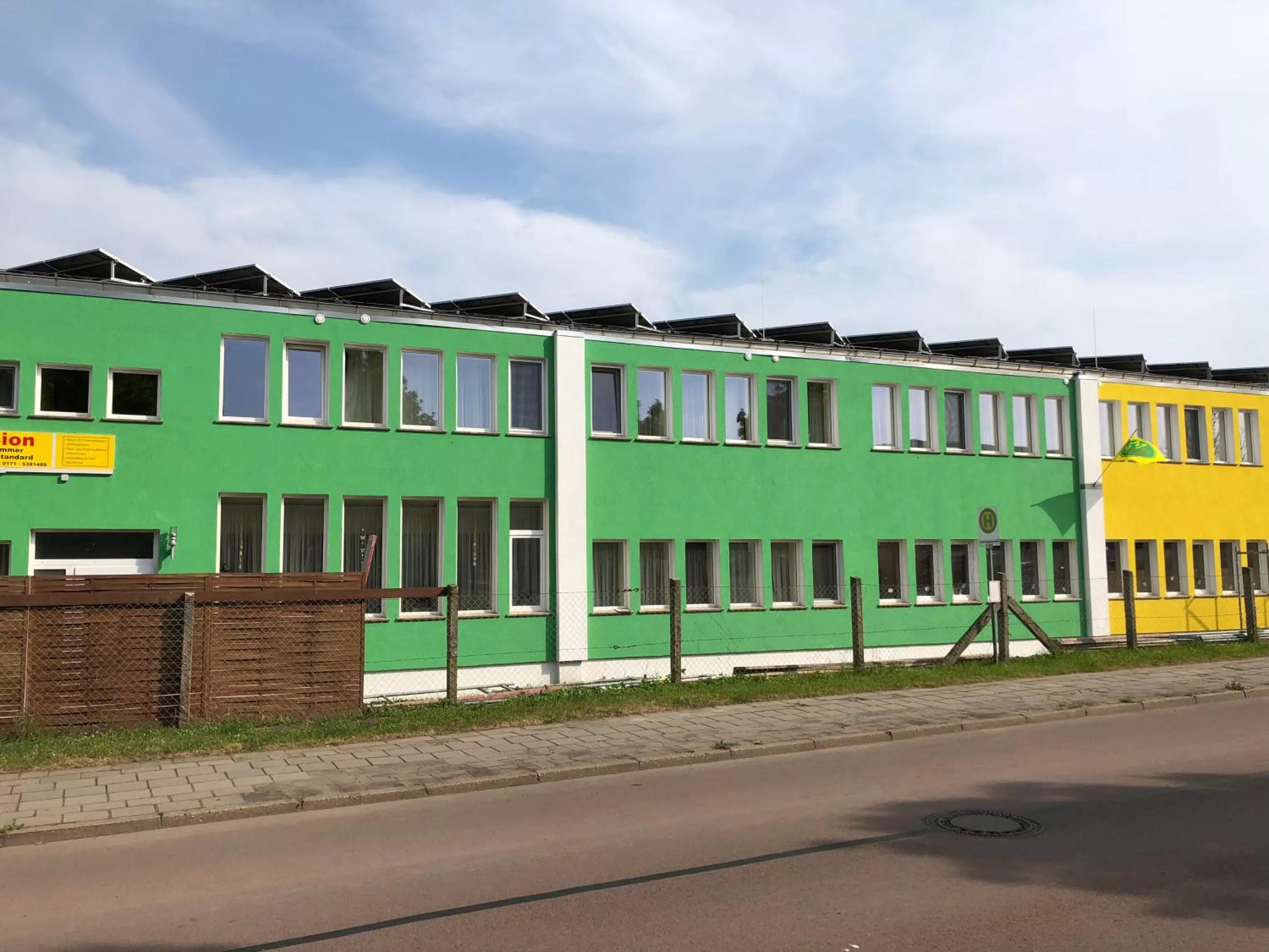 Property building in Motel Monteur