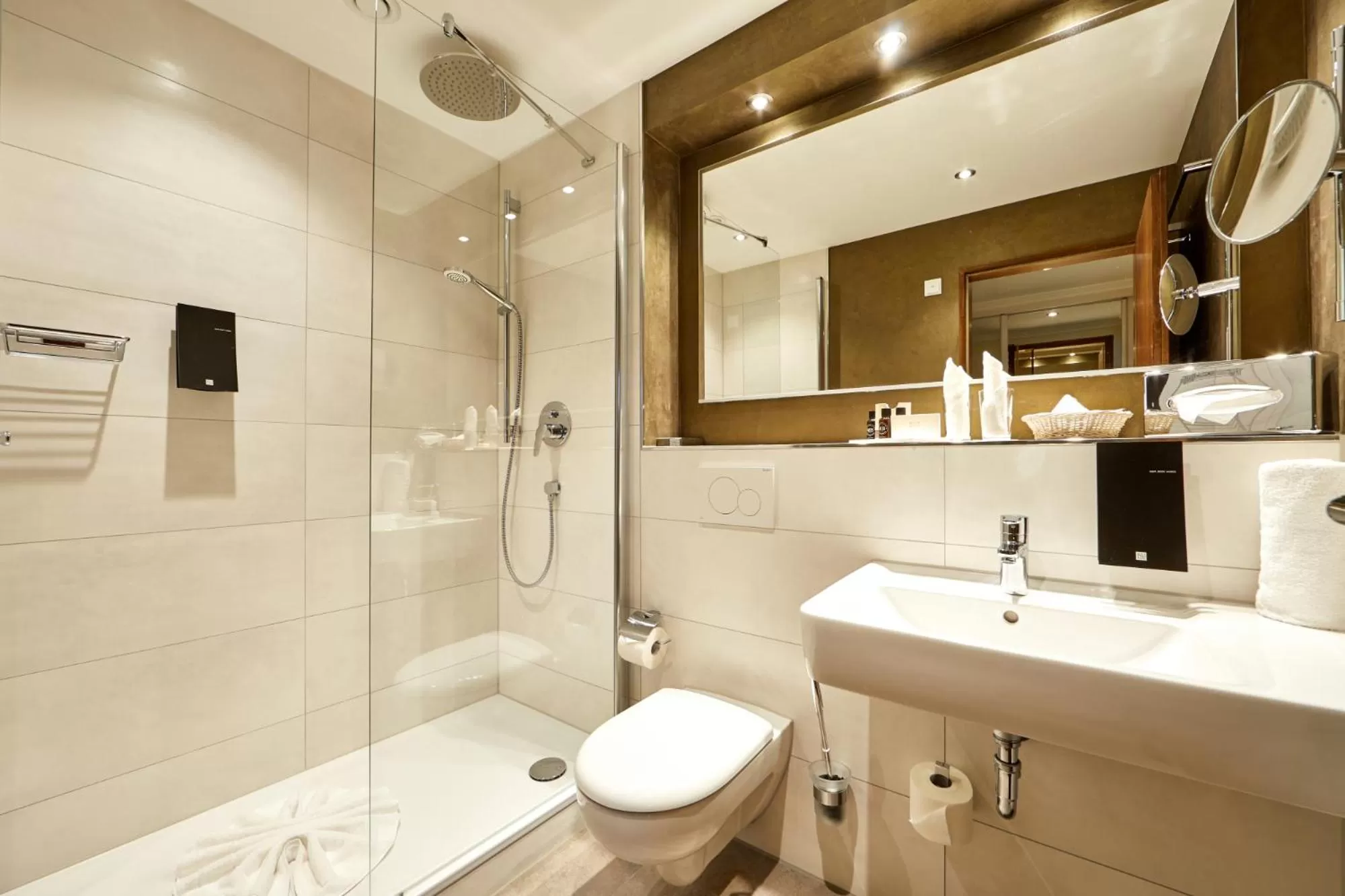 Toilet in Eibsee Hotel