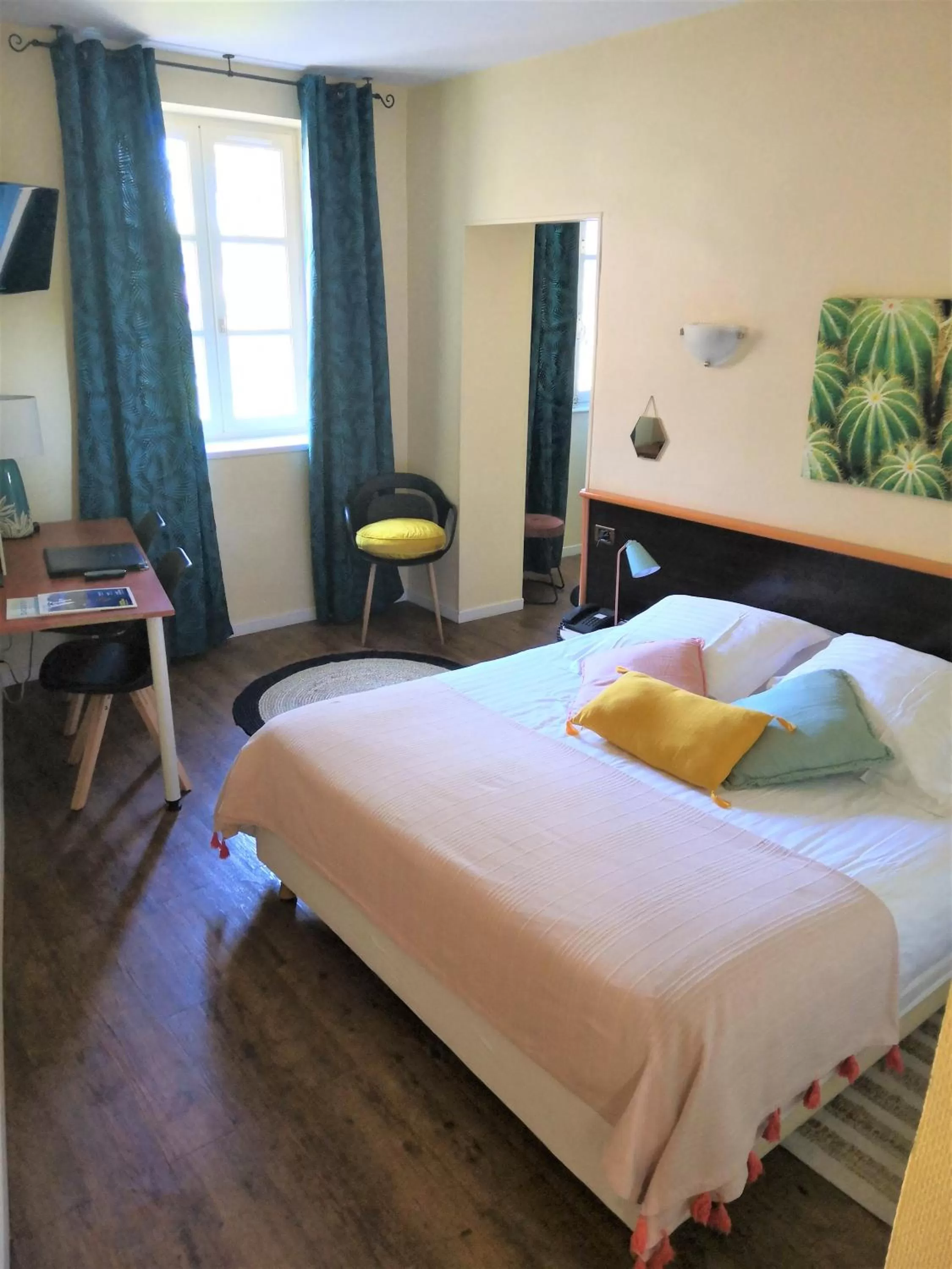 Bed in Hôtel Le Victoria