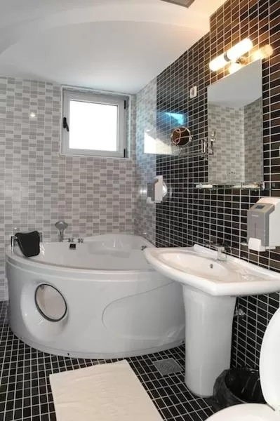 Bathroom in Hotel Golf Luxury