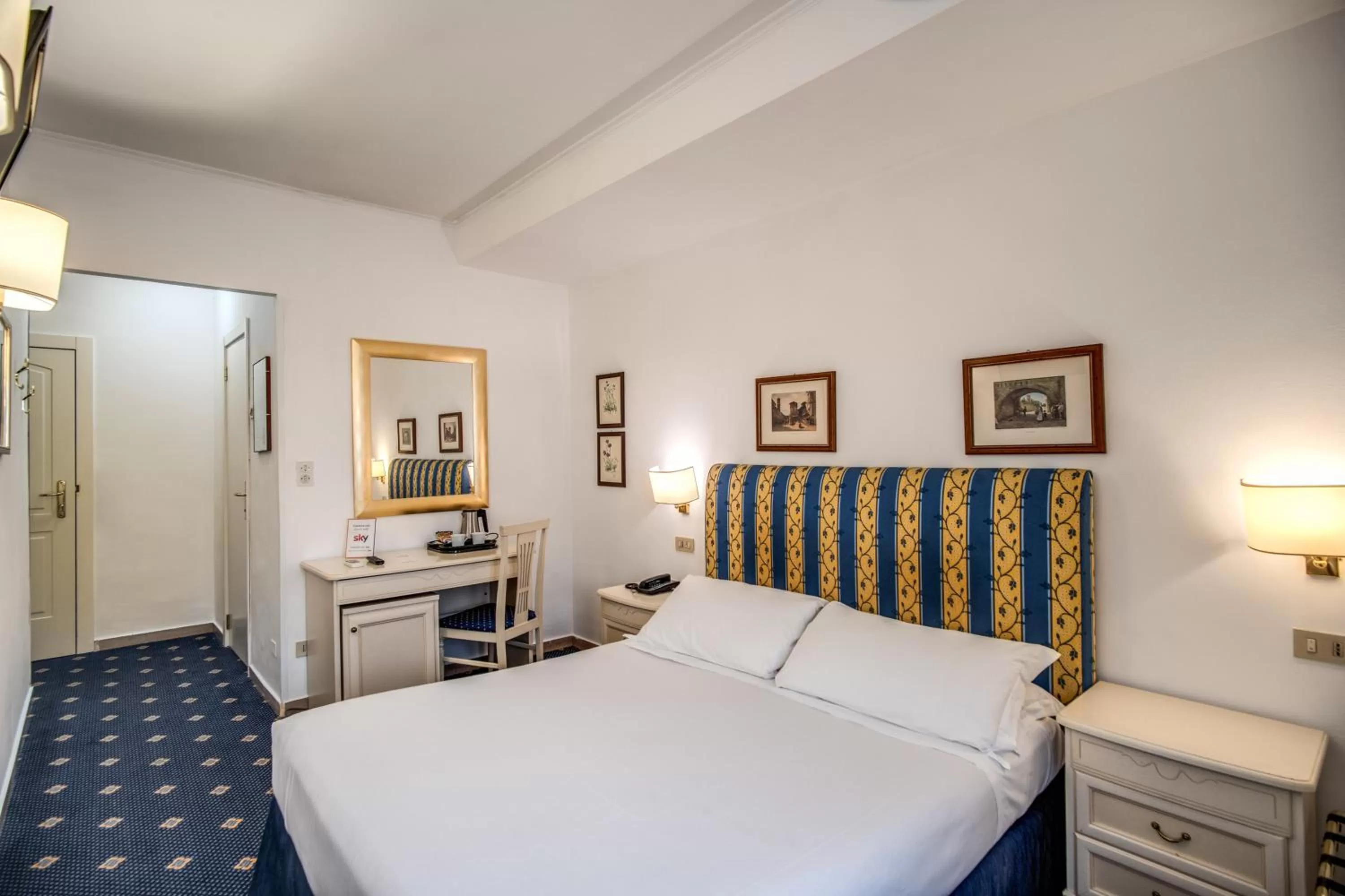 Bed in Hotel Napoleon