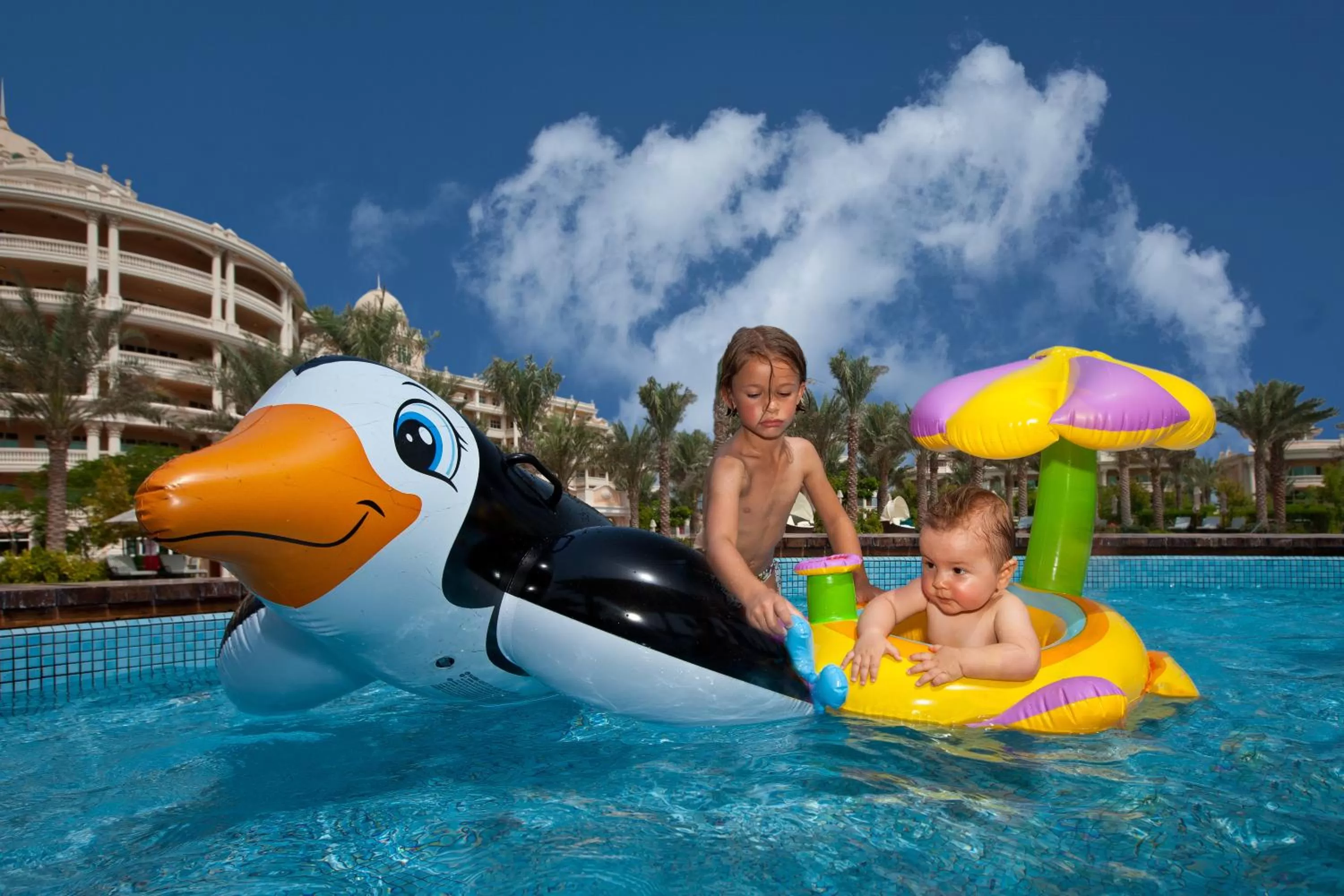 Swimming pool in Kempinski Hotel Palm Jumeirah