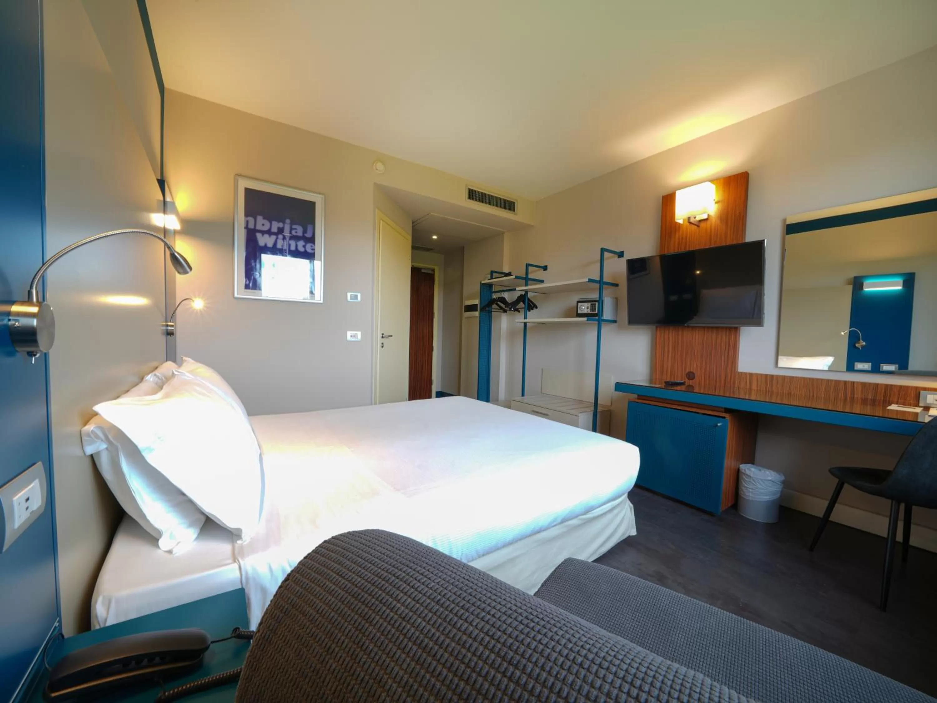 Bed in La Meridiana Bleisure Hotel