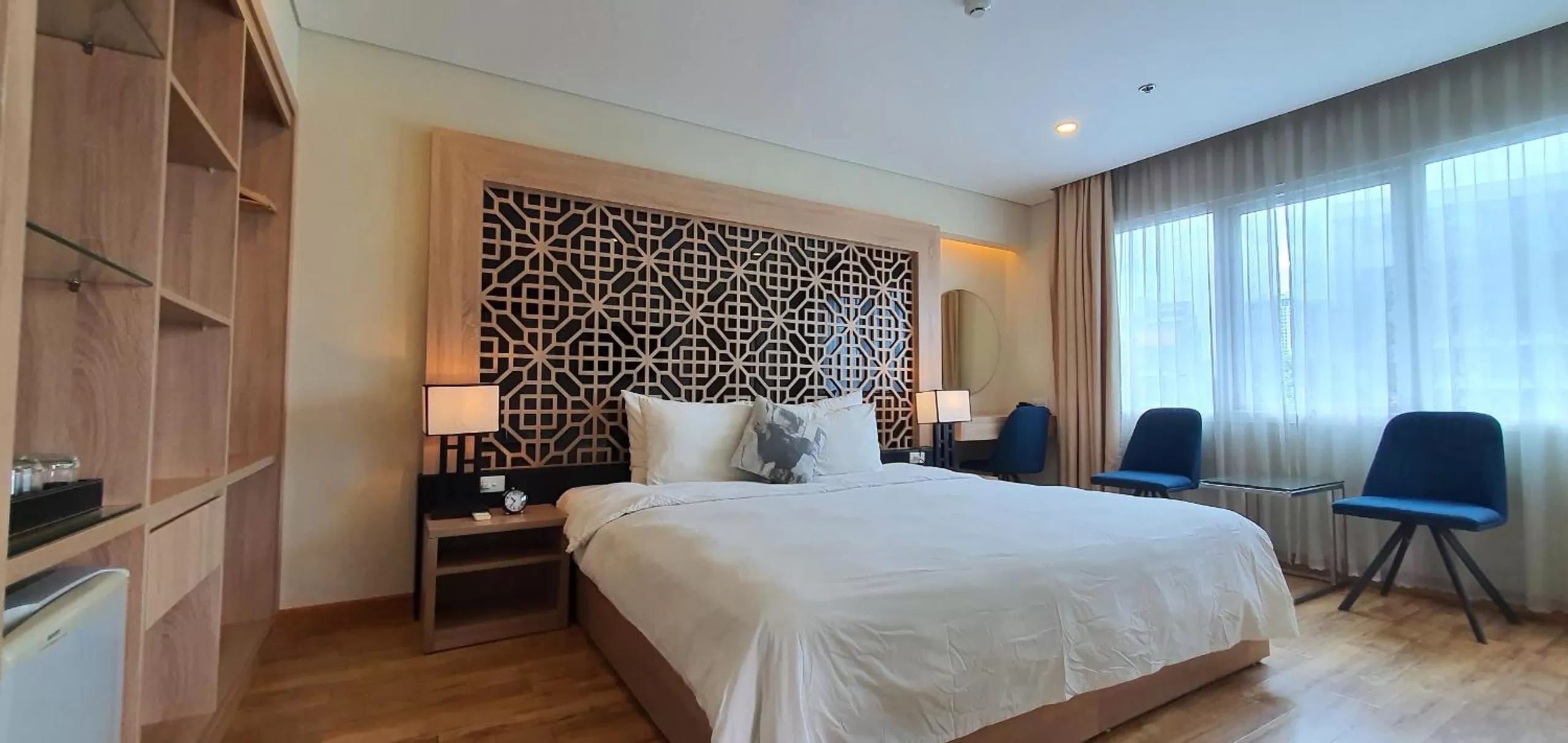 Photo of the whole room, Bed in Gemini Saigon LUXURY