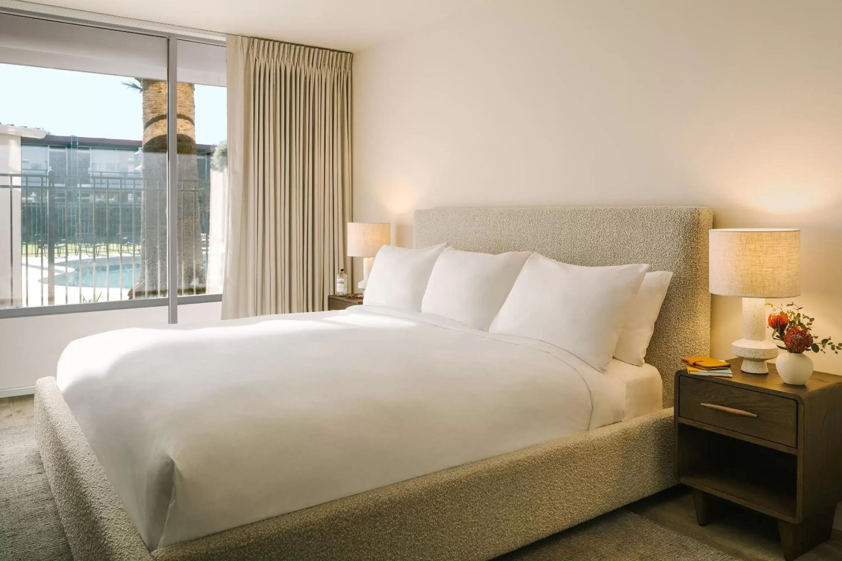 King Room with Pool View in Sonder The Mariposa King Room with Pool View in Sonder The Mariposa