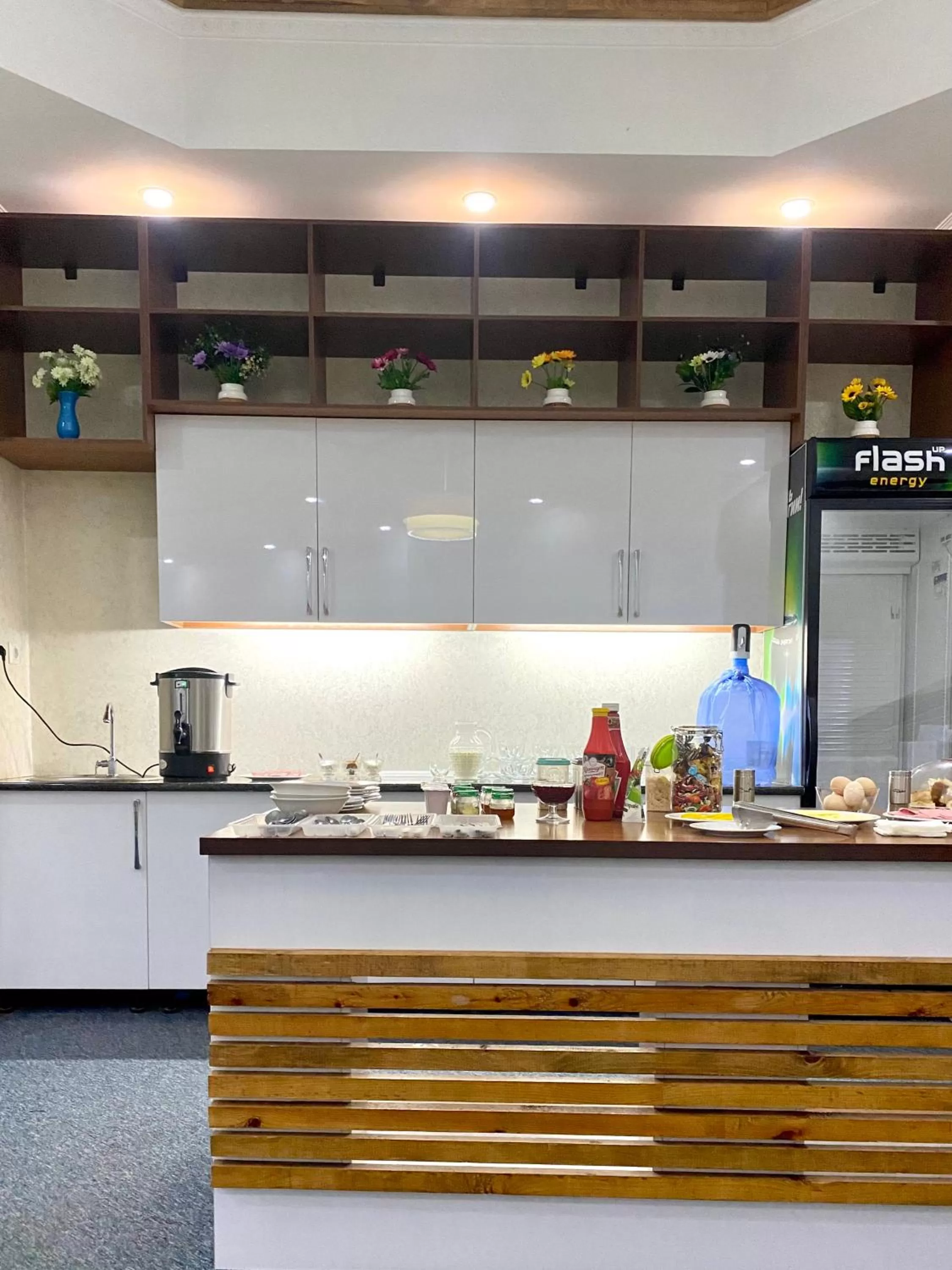 Dining area in Caravan Hotel