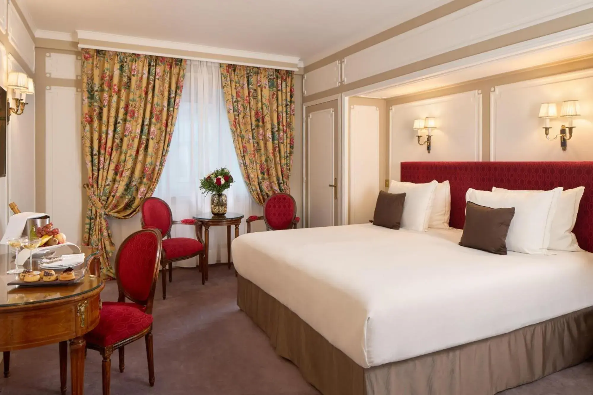 Superior Room in Majestic Hotel Spa - Champs Elysées Superior Room in Majestic Hotel Spa - Champs Elysées