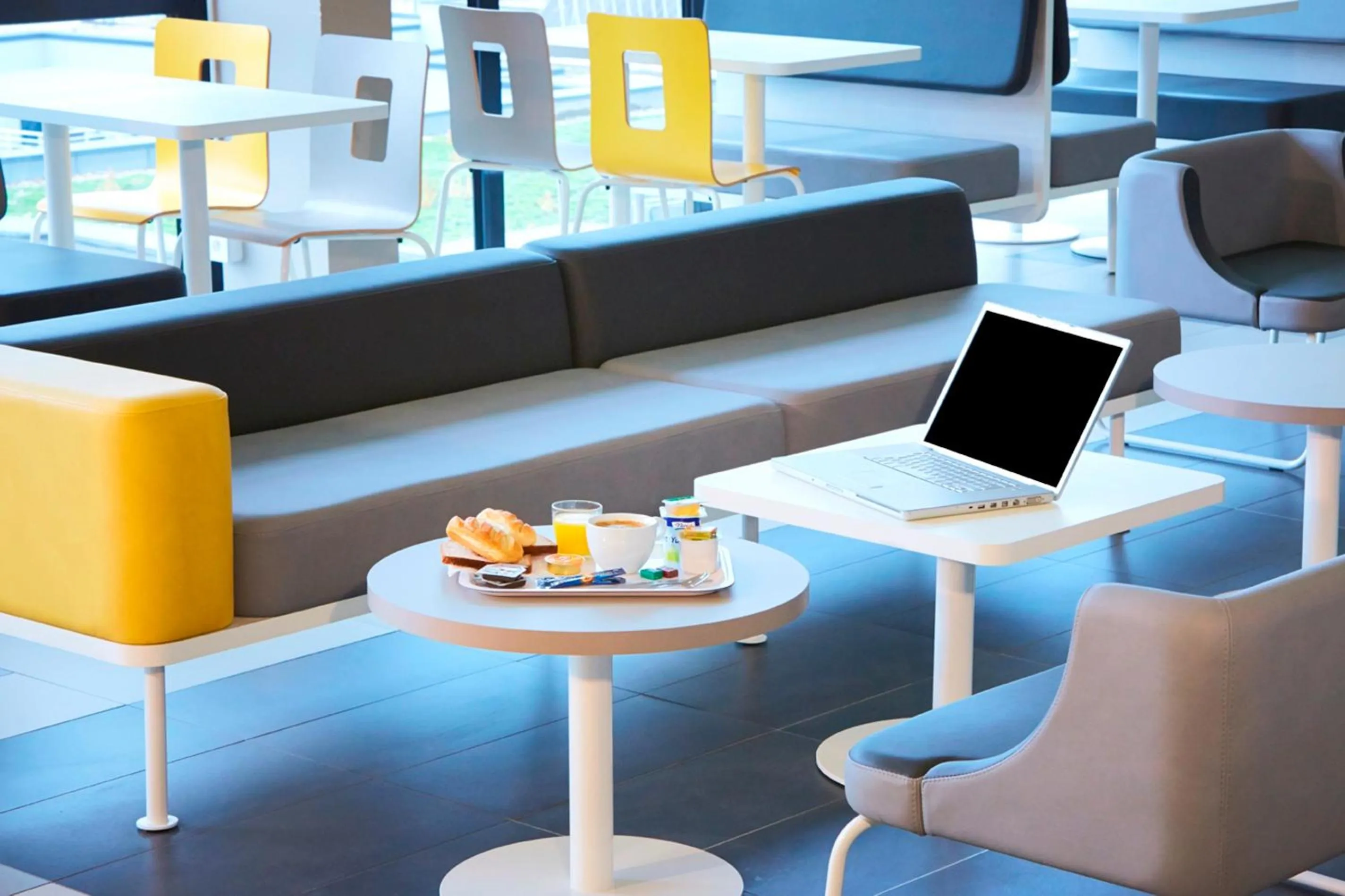 Communal lounge/ TV room in Première Classe Thionville