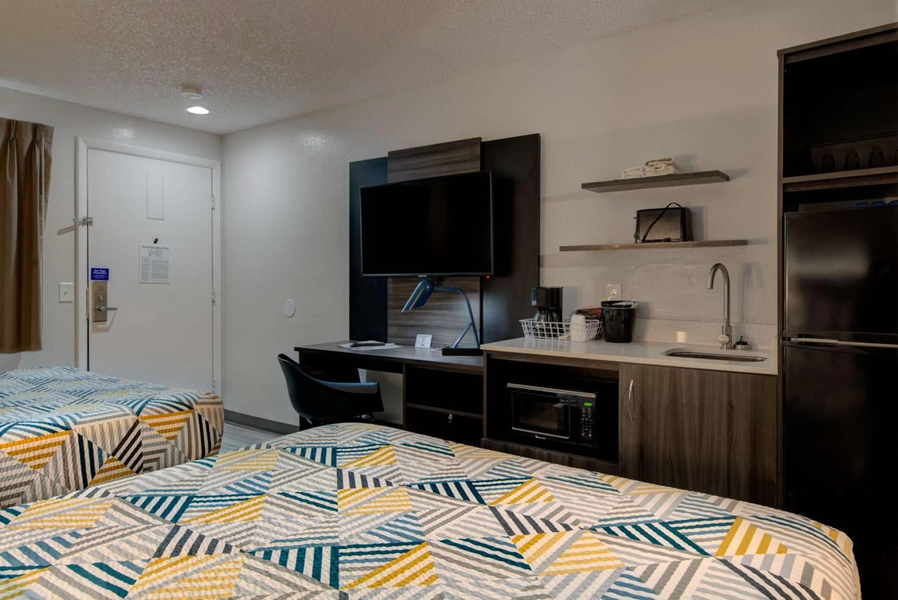 Photo of the whole room in Studio 6 Grand Junction, CO