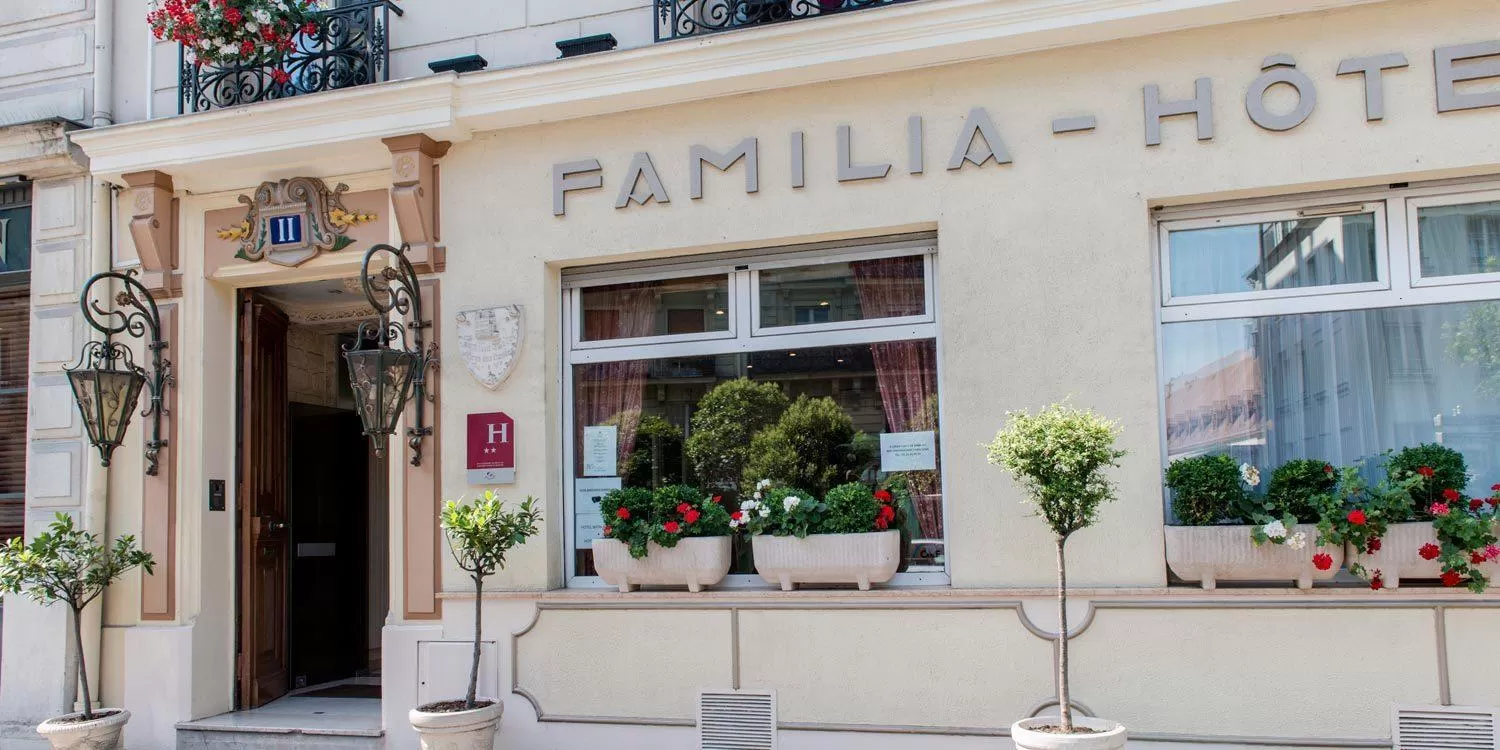 Facade/entrance in Familia Hotel