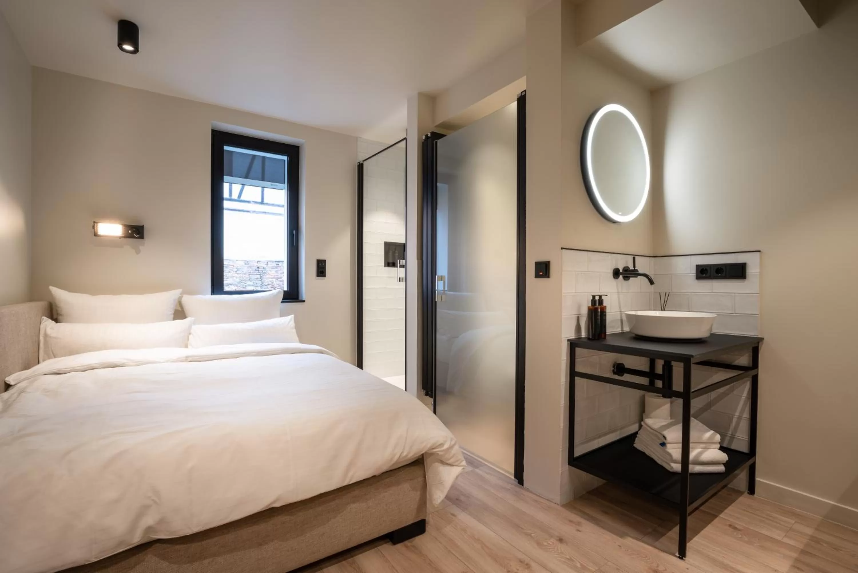 Bed in THE ADAMS - Self Check In Hotel