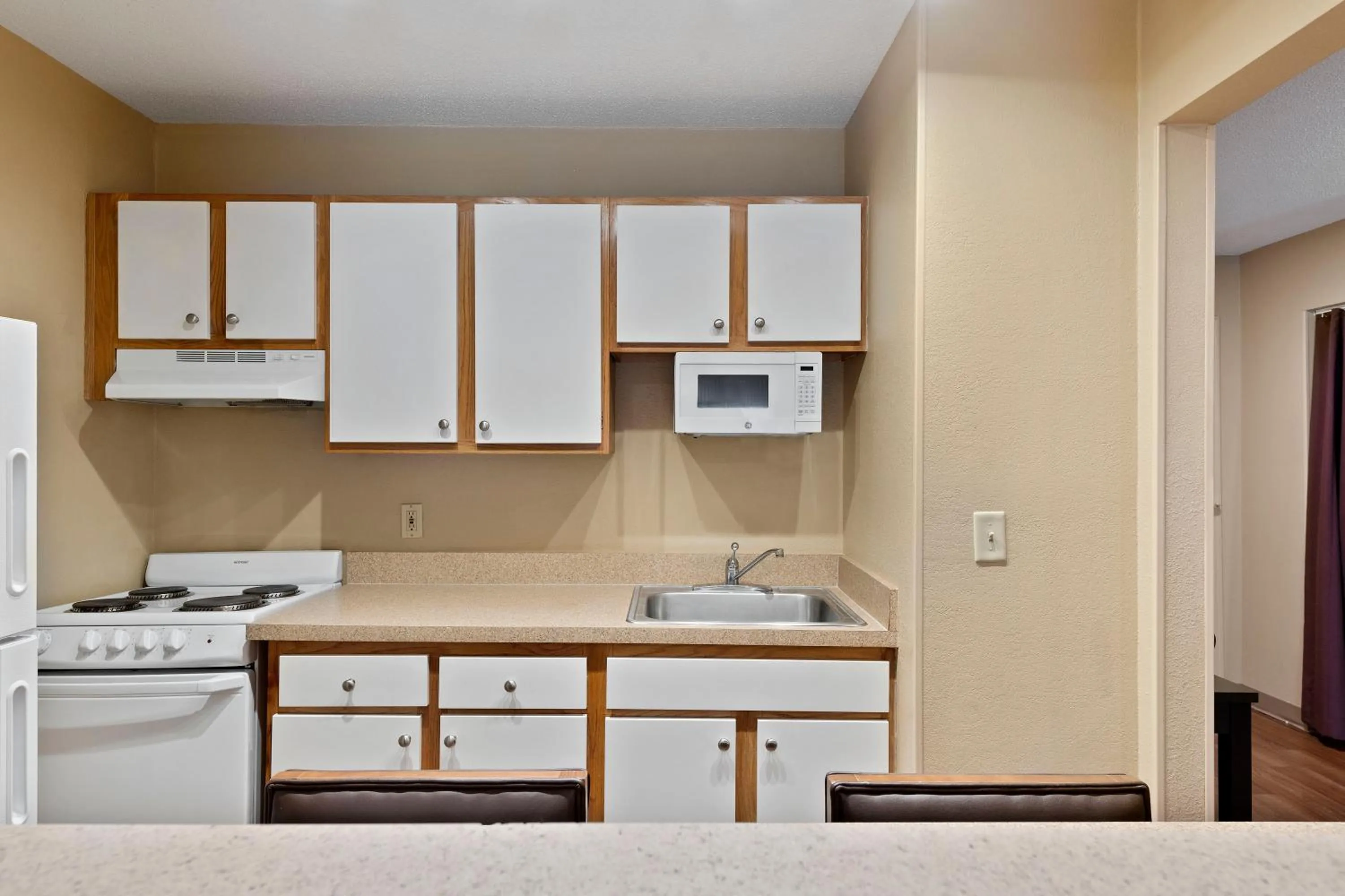 Kitchen or kitchenette in Studio 6 Suites Charlotte, NC - Tyvola Rd-Executive Park