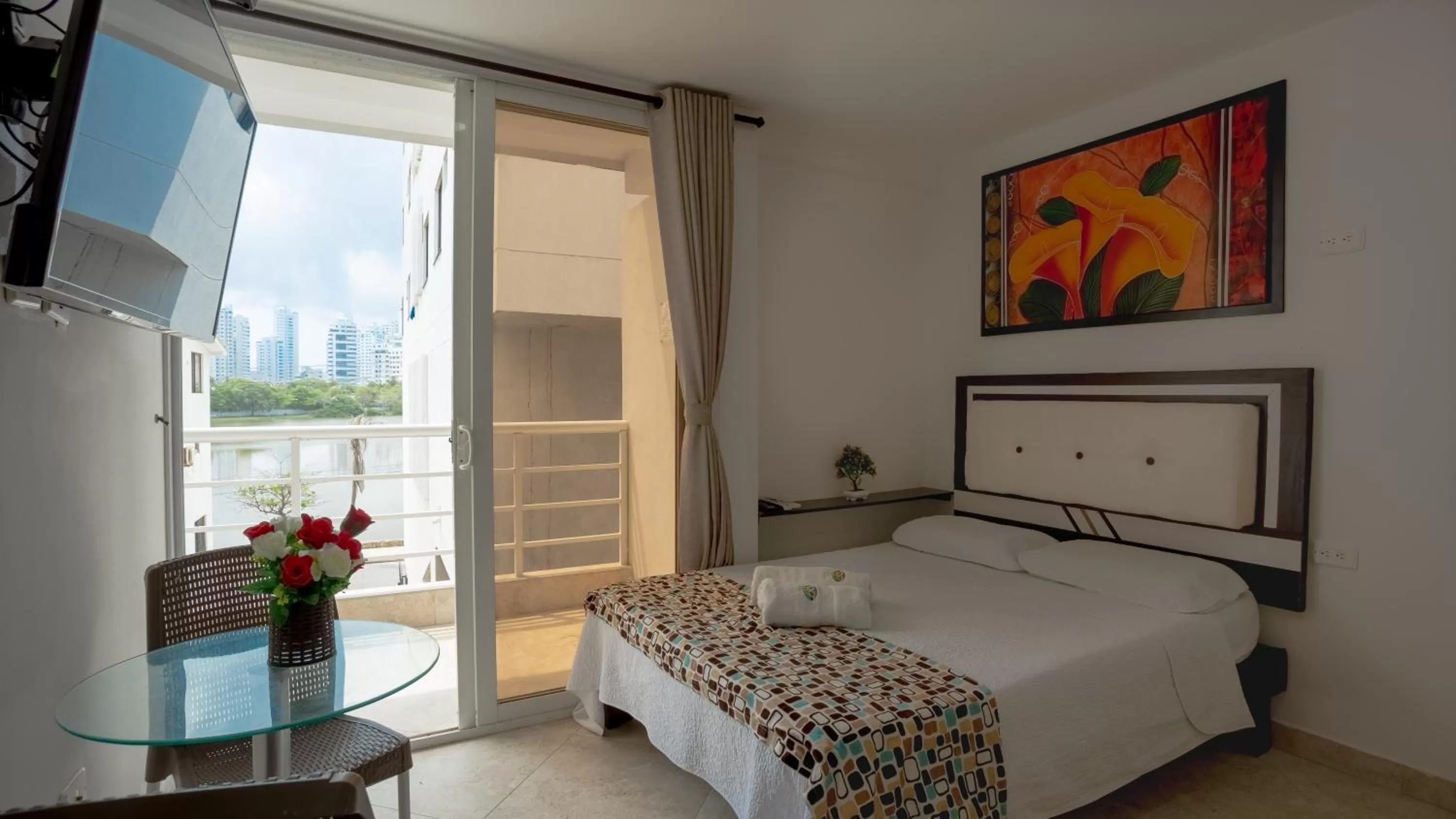 Balcony/Terrace, Bed in Hollywood Beach Suite