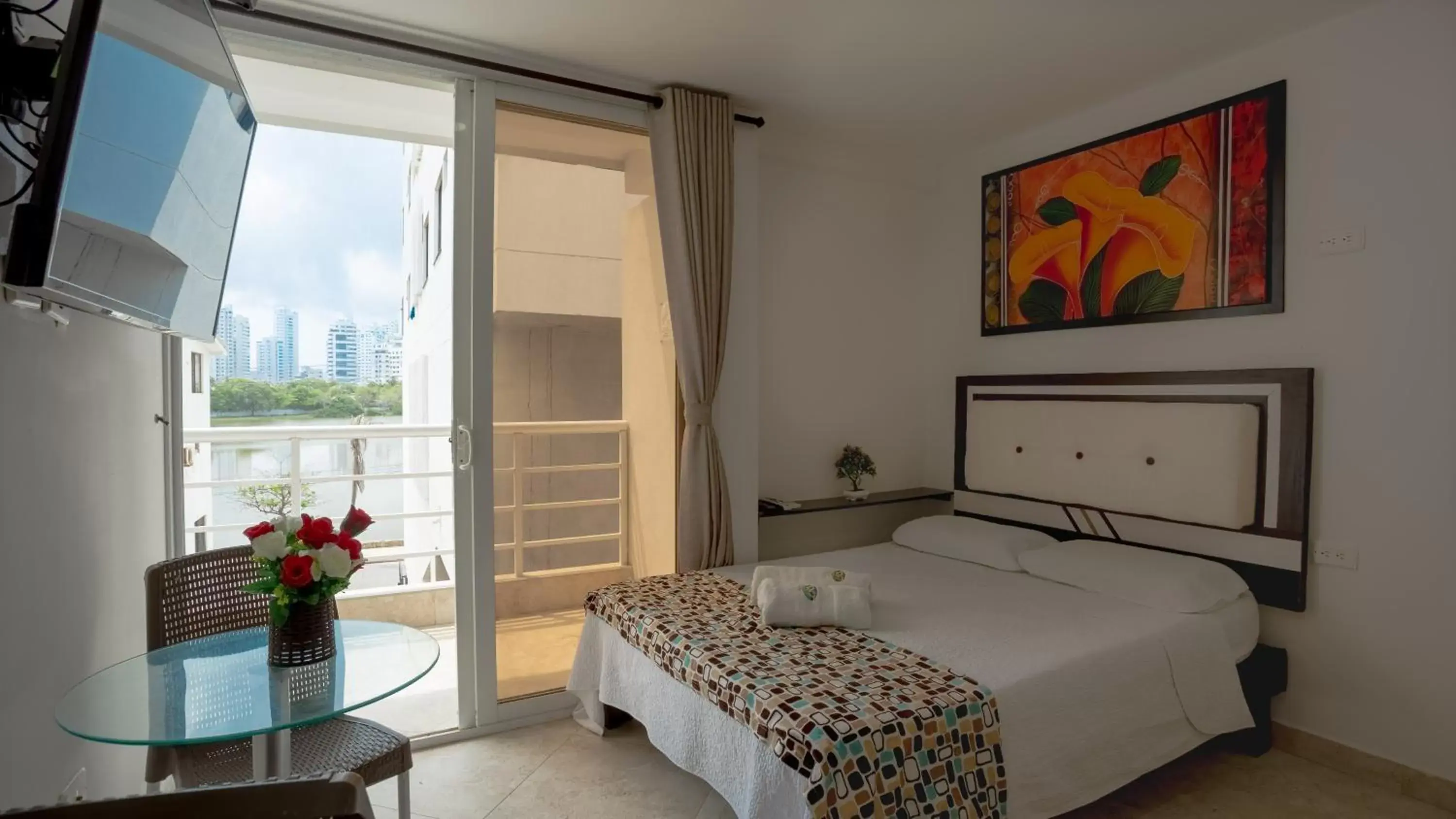 Habitacion doble con vista parcial al lago in Hollywood Beach Suite Habitacion doble con vista parcial al lago in Hollywood Beach Suite