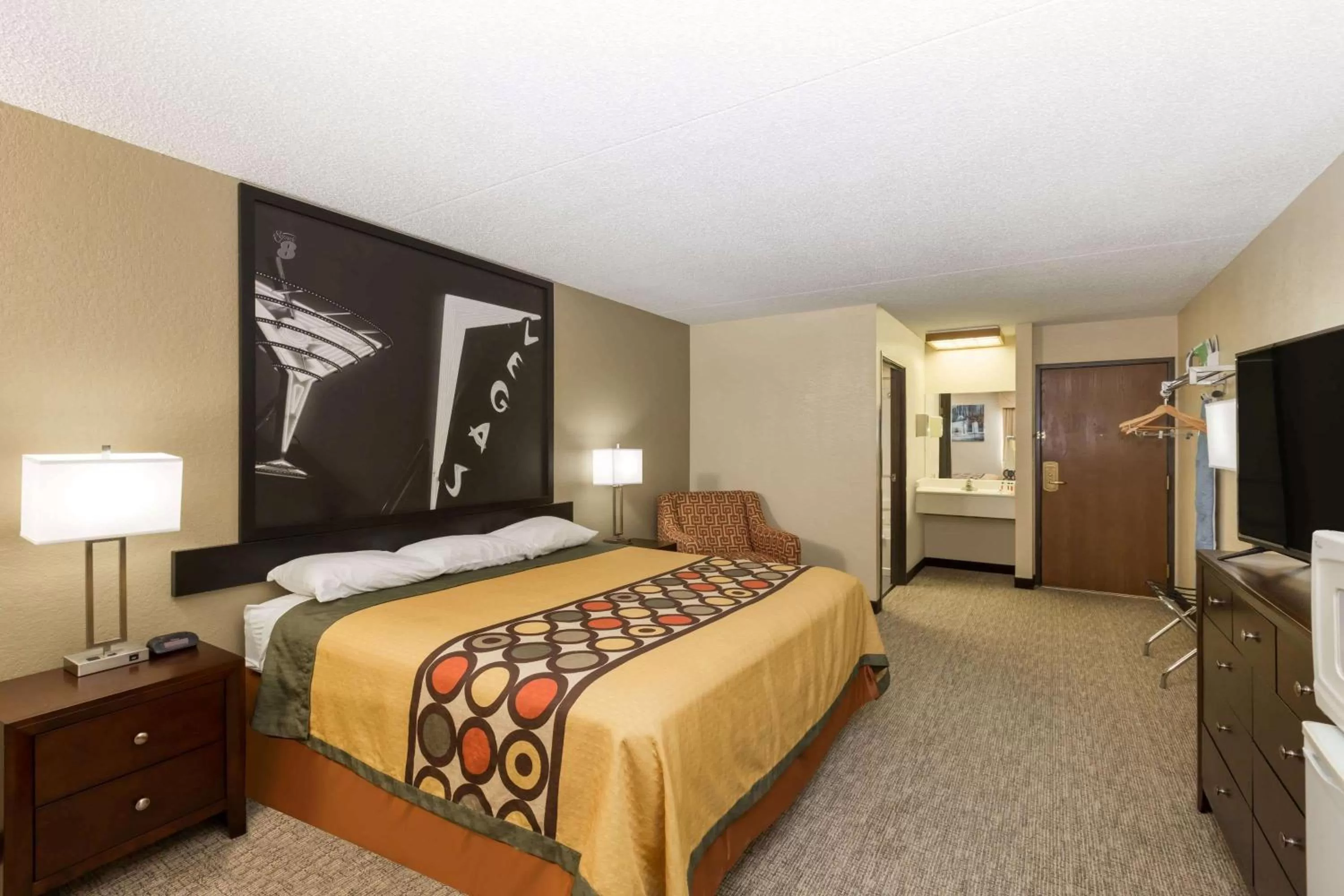 Photo of the whole room, Bed in Super 8 by Wyndham Wichita North