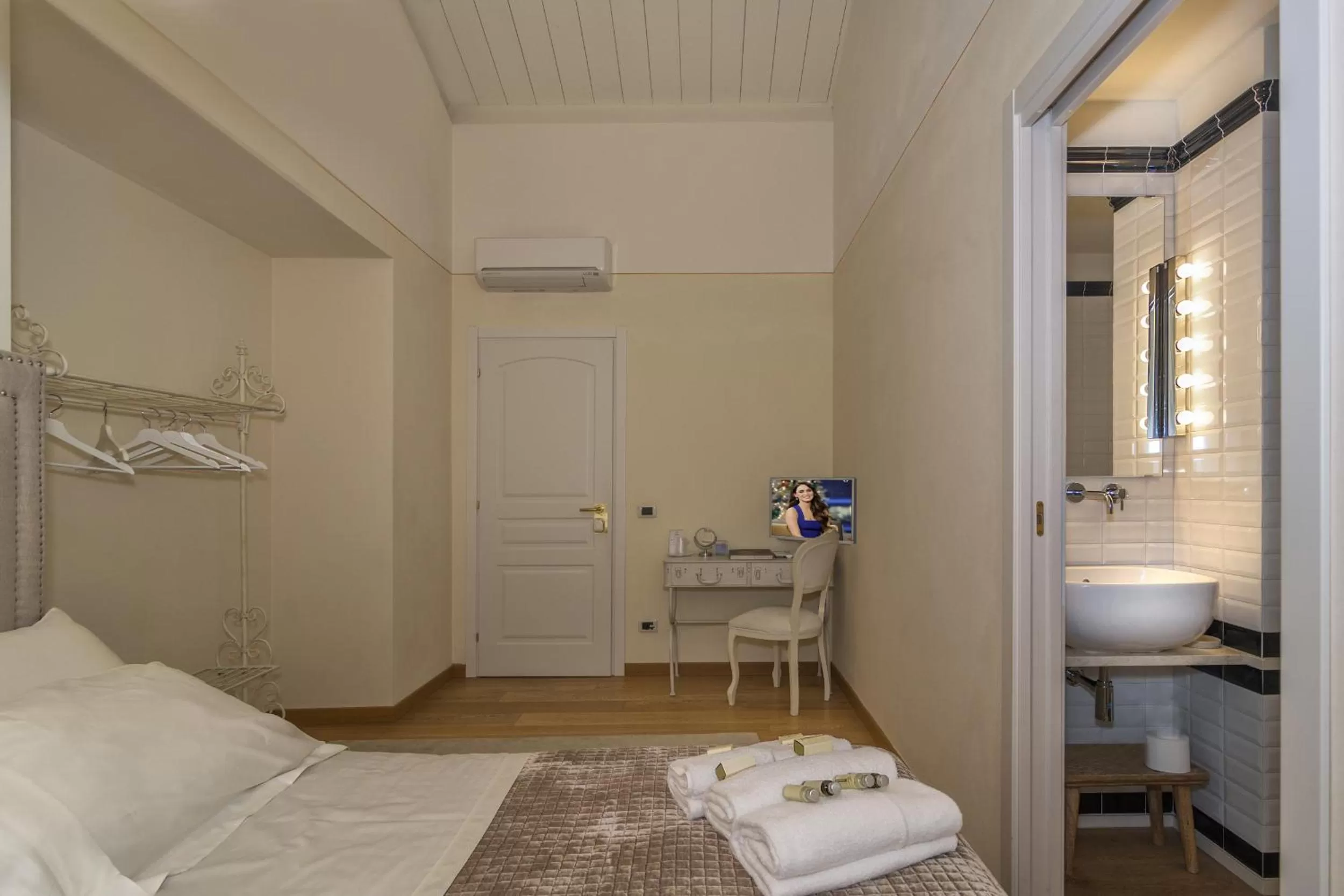 Bedroom, Bed in B&B Di Camilla